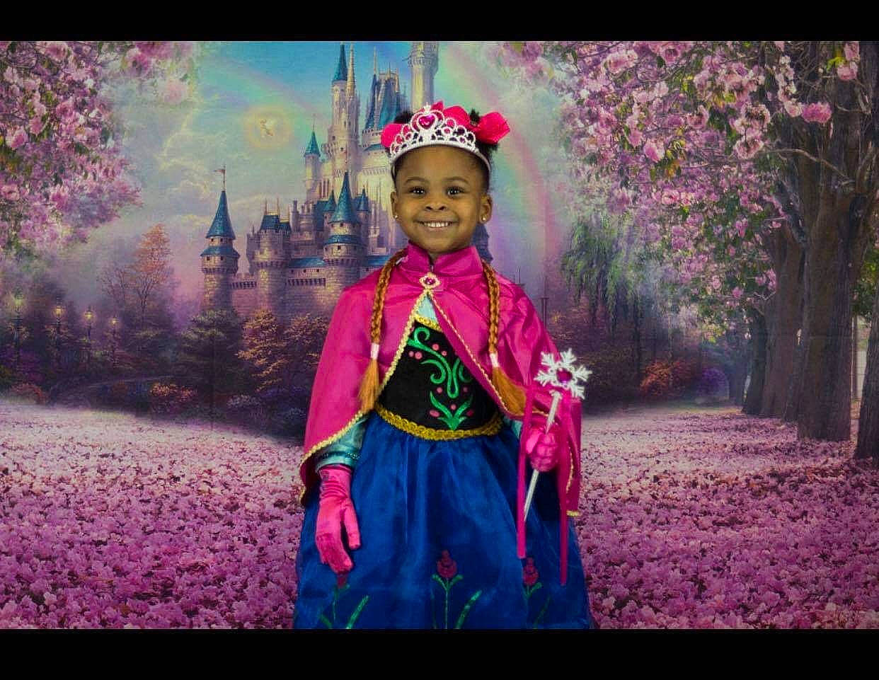 Avari is registered to the contest to win money with this photo: adaptation, child, costume, flower, headwear, joy, magenta, person, pink, plant, purple, smile, spring, stock_photography, tradition