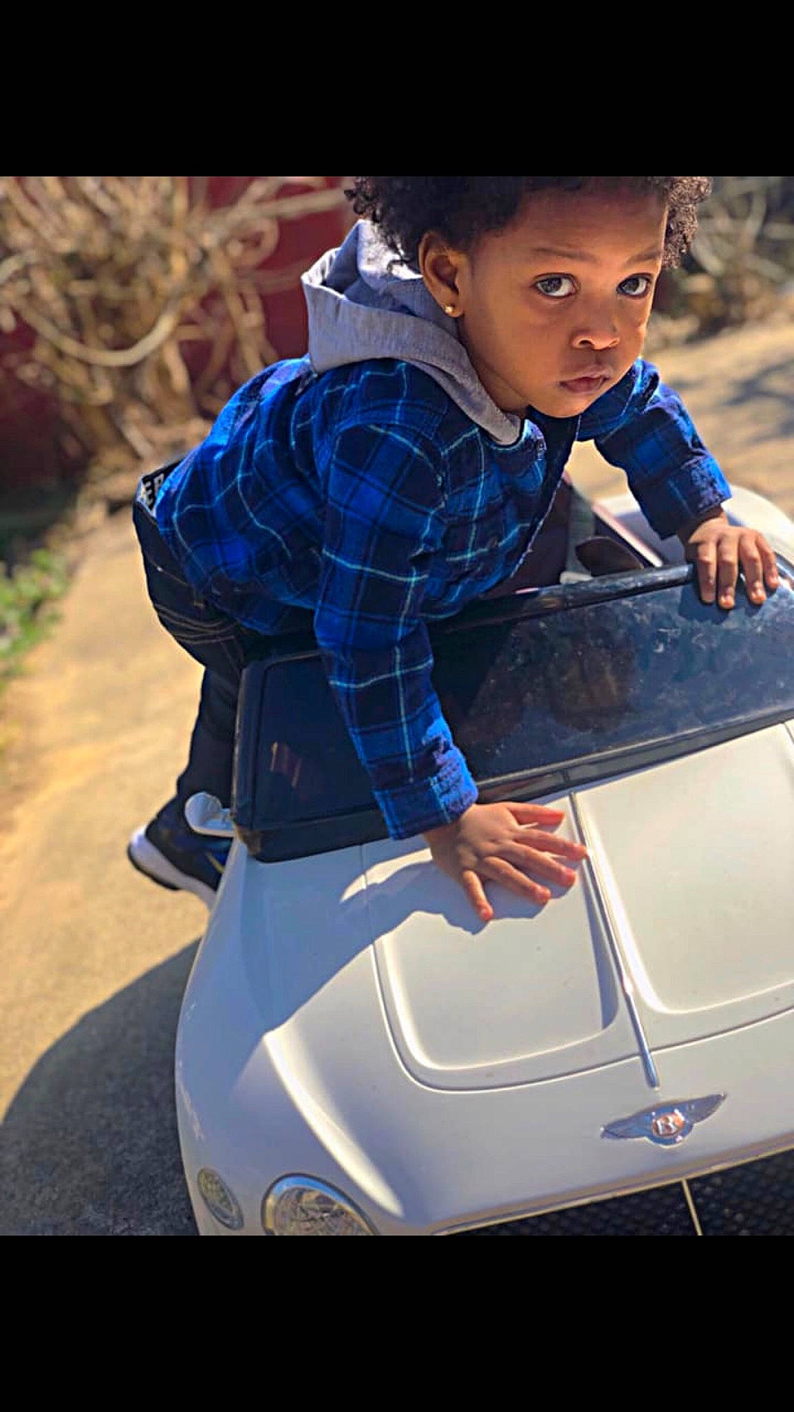 Toquan is registered to the contest to win money with this photo: automotive_design, car, child, child_model, person, photography, scooter, sitting, smile, toddler, vehicle