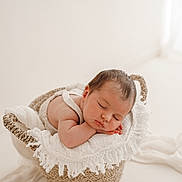 Juna participe au concours pour gagner de l'argent avec cette photo : baby, basket, blanket, calm, child, cozy, cute, fringe, homedecor, indoors, infant, minimalist, newborn, peaceful, portrait, rest, skin, sleeping, soft, woven_basket