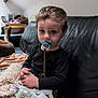 éren participe au concours pour gagner de l'argent avec cette photo : toddler, pacifier, plush_toy, blanket, black_couch, child, indoors, cozy, soft_lighting, wooden_beam, furniture, person, casual_clothing, living_room, cute, young_child, sitting, calm, home, stuffed_animal