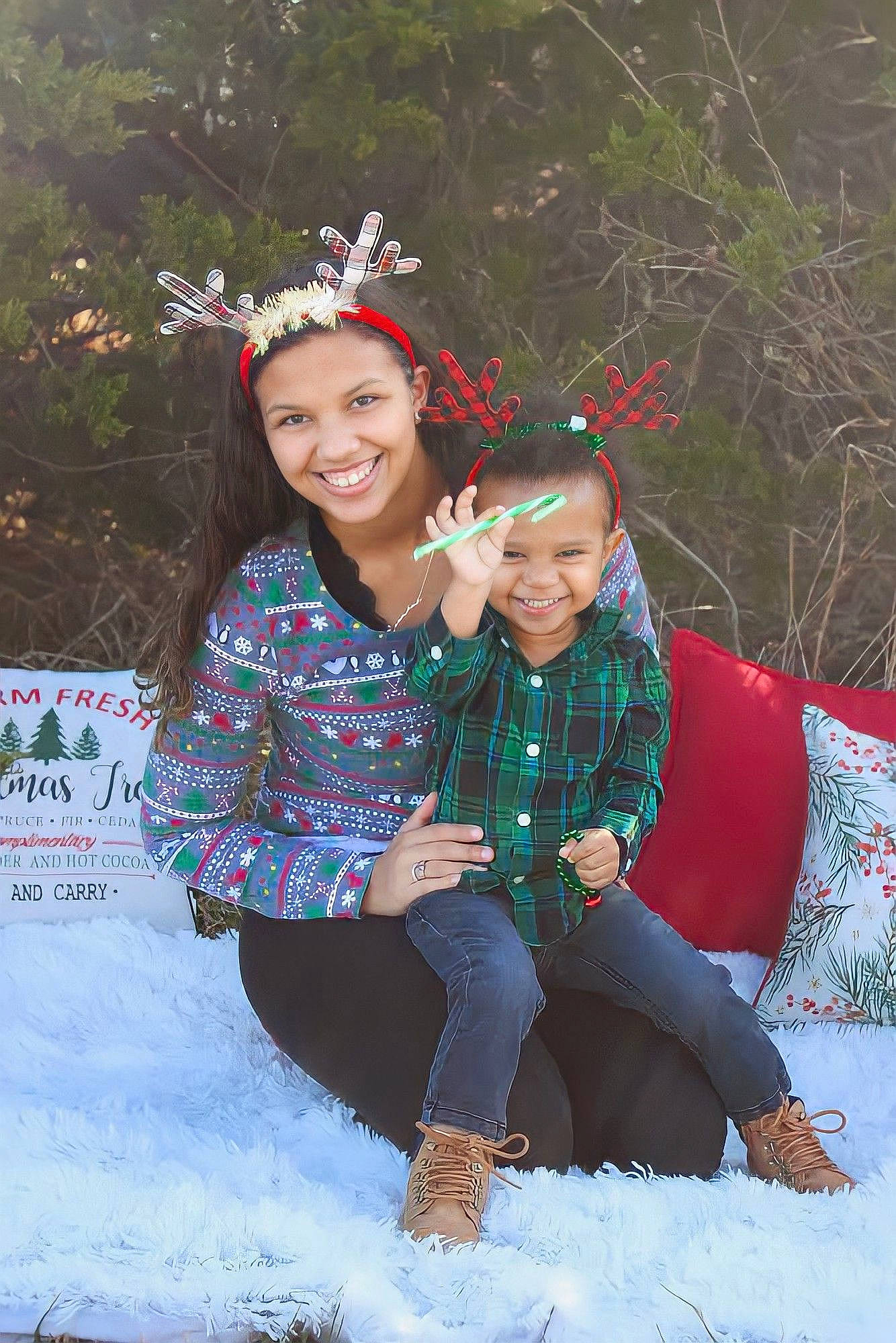 Landyn is registered to the contest to win money with this photo: event, eye, face, facial_expression, flash_photography, freezing, fun, grass, hair, happy, head, human_body, joy, leisure, people, people_in_nature, person, recreation, smile, snow