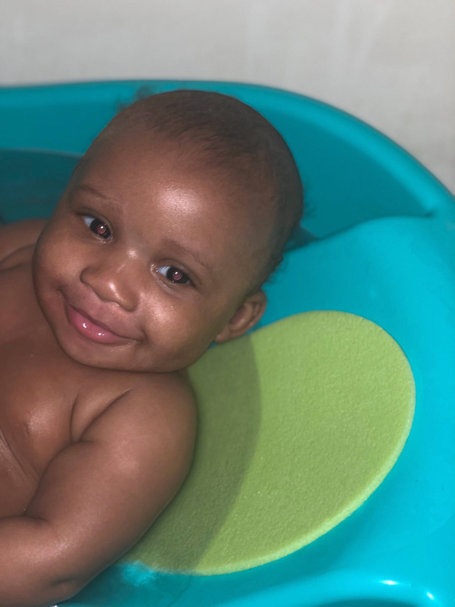 Mileeir is registered to the contest to win money with this photo: baby, baby_bathing, bathing, cheek, child, eye, face, fun, head, leisure, lip, person, product, skin, smile, toddler, tummy_time, vacation