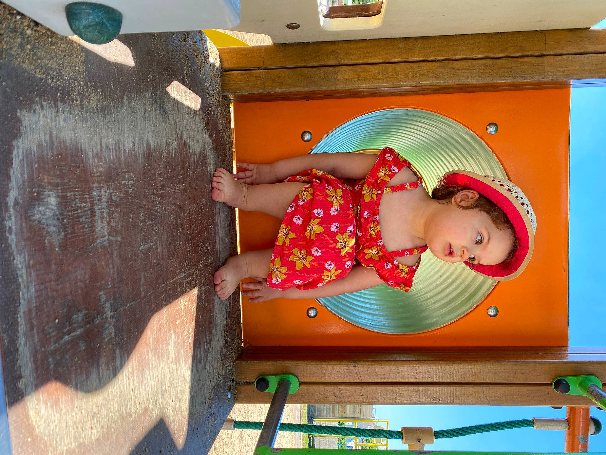 Lilwenn a rejoint le concours — aidez-le/la à gagner de superbes lots ! art, child, fun, headgear, headwear, leisure, person, room, wood