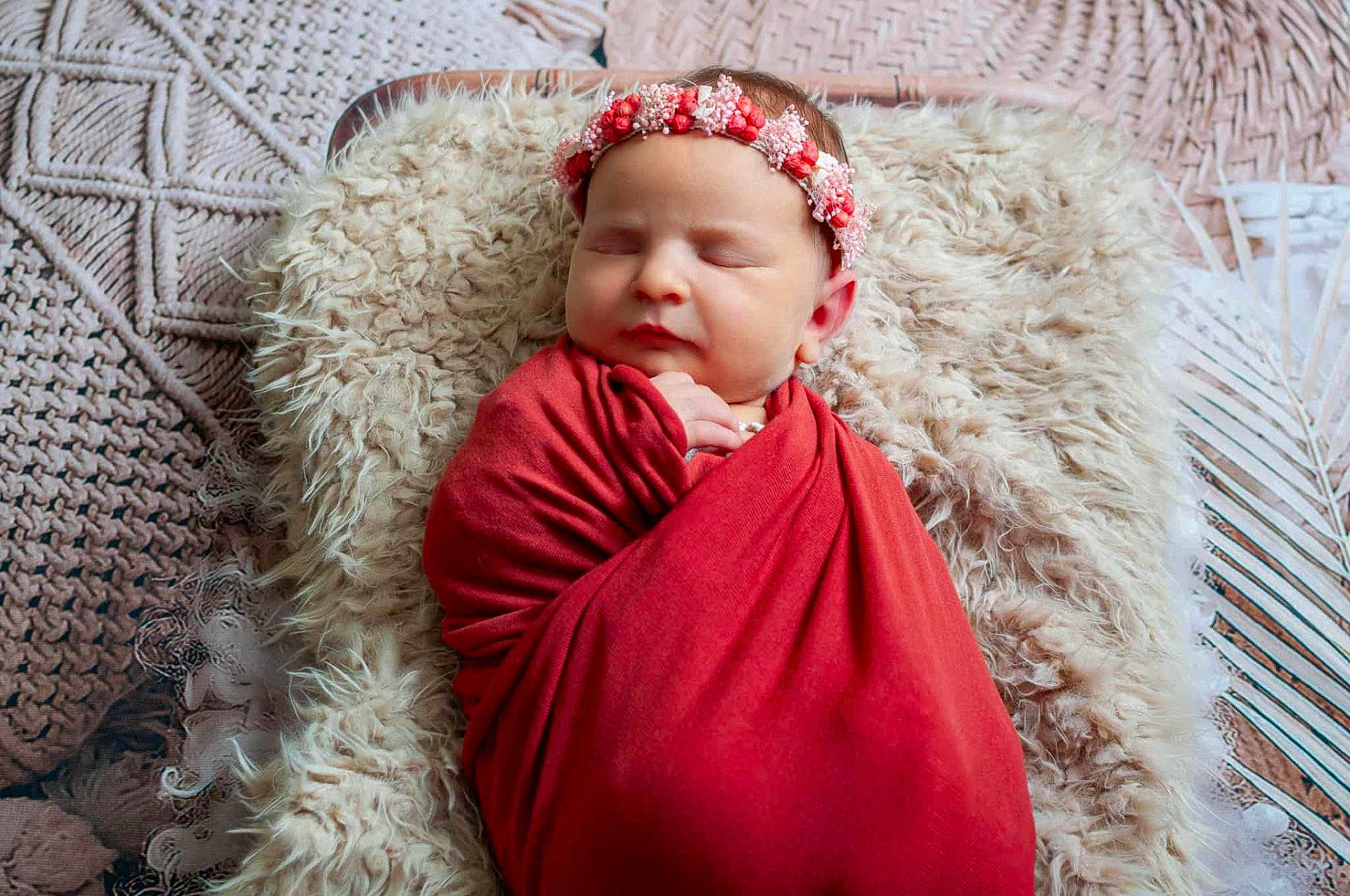 Charlie participe au concours pour gagner de l'argent avec cette photo : newborn, baby, sleeping, wrapped, blanket, headband, floral, flower_crown, cushion, furry, texture, boho, decor, peaceful, portrait, infant, soft, cozy, resting, indoors