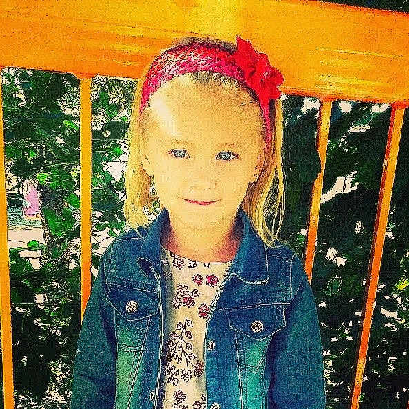 Brynley is registered to the contest to win money with this photo: