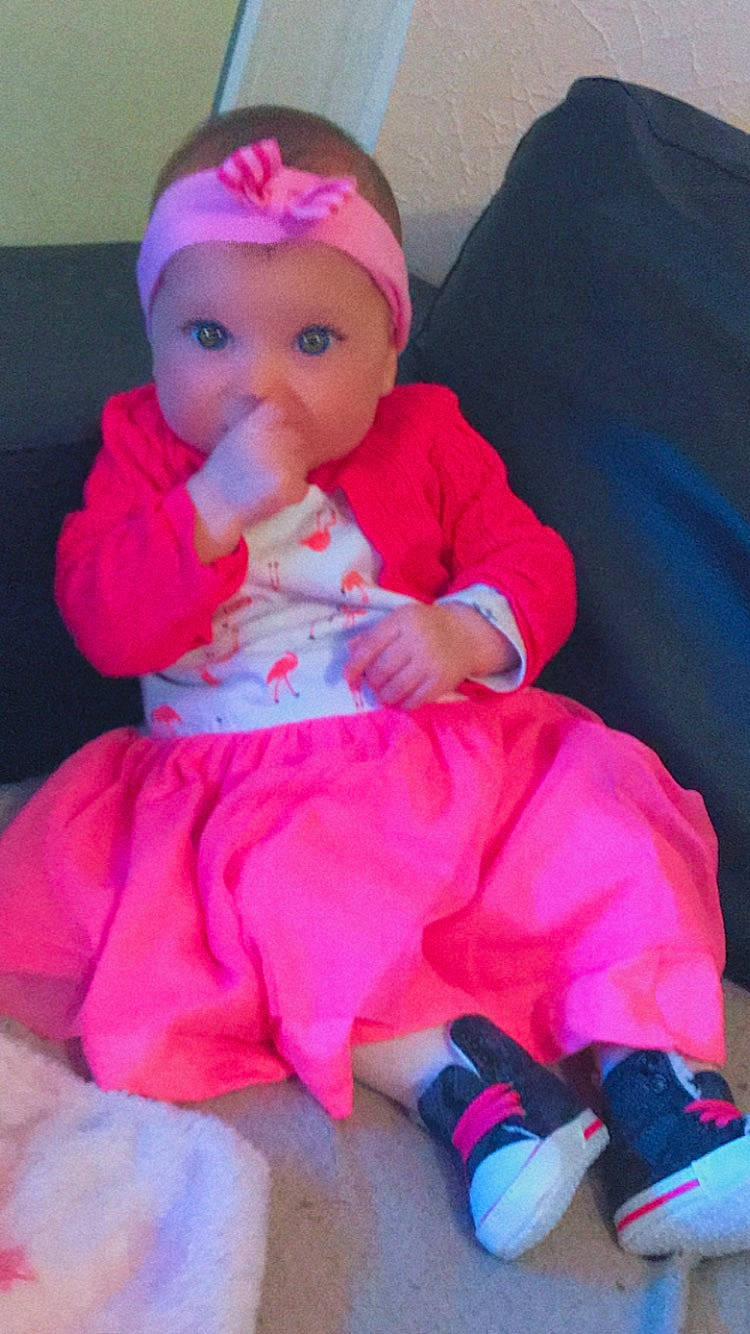 Brianna a rejoint le concours — aidez-le/la à gagner de superbes lots ! baby, baby_products, baby_toddler_clothing, beanie, bonnet, child, comfort, costume_accessory, hair_accessory, headband, headpiece, lap, living_room, magenta, person, pink, shoe, sitting, sock, toddler