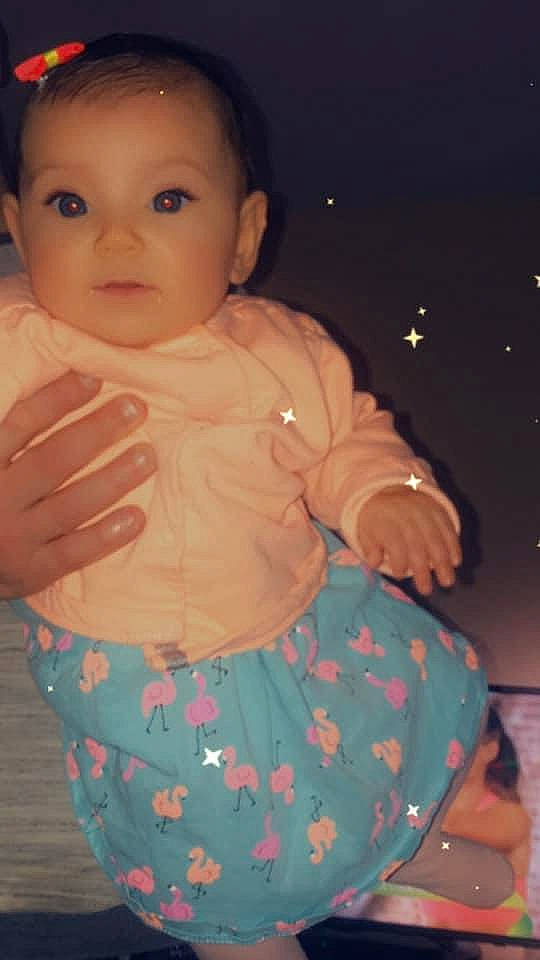 Brianna a rejoint le concours — aidez-le/la à gagner de superbes lots ! abdomen, baby, baby_toddler_clothing, cheek, child, finger, hand, nail, peach, person, pink, skin, stomach, thumb, toddler, trunk