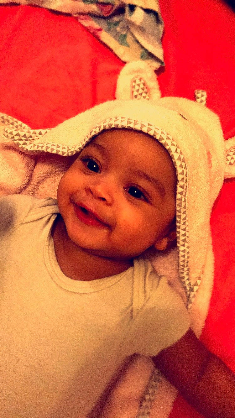 Phoebe participe au concours pour gagner de l'argent avec cette photo : baby, cheek, child, ear, eye, face, fashion_accessory, fun, happy, hat, head, headgear, headwear, lip, nose, person, pink, skin, smile, sun_hat