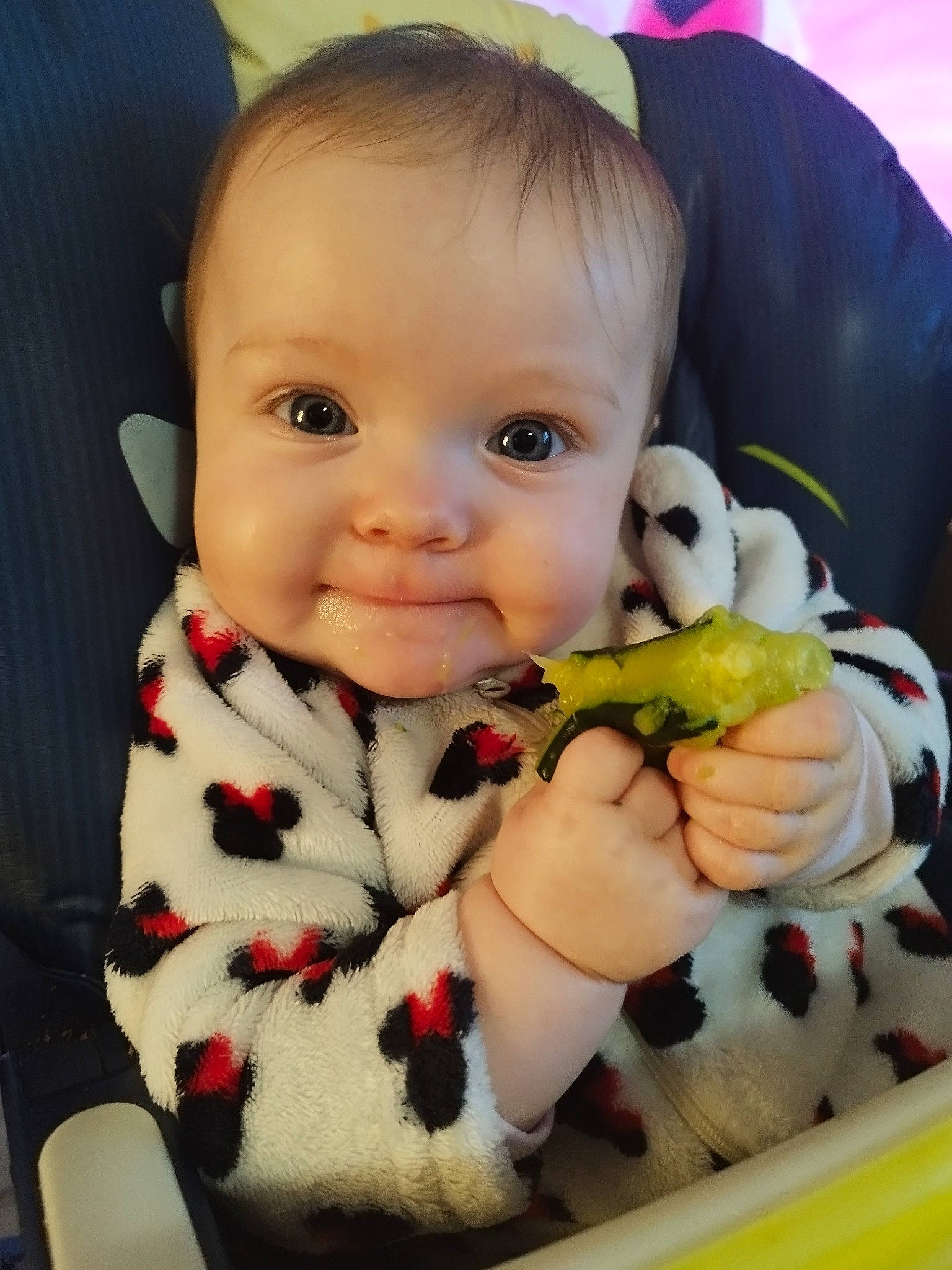 Nina participe au concours pour gagner de l'argent avec cette photo : baby, baby_toddler_clothing, cheek, child, finger, fruit, happy, iris, mouth, nose, person, plant, sitting, skin, smile, stuffed_toy, textile, thumb, toddler, toy
