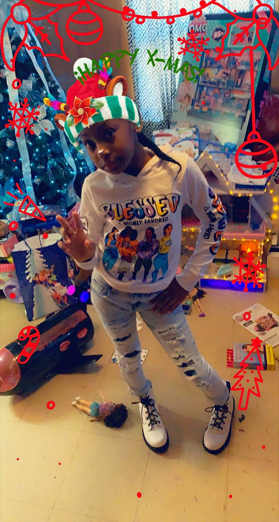 Janiyah is registered to the contest to win money with this photo: artist, bag, baseball_cap, cap, cool, electric_blue, entertainment, event, eyewear, footwear, fun, hat, headwear, leisure, person, recreation, shoe, sneakers, sportswear, street_fashion