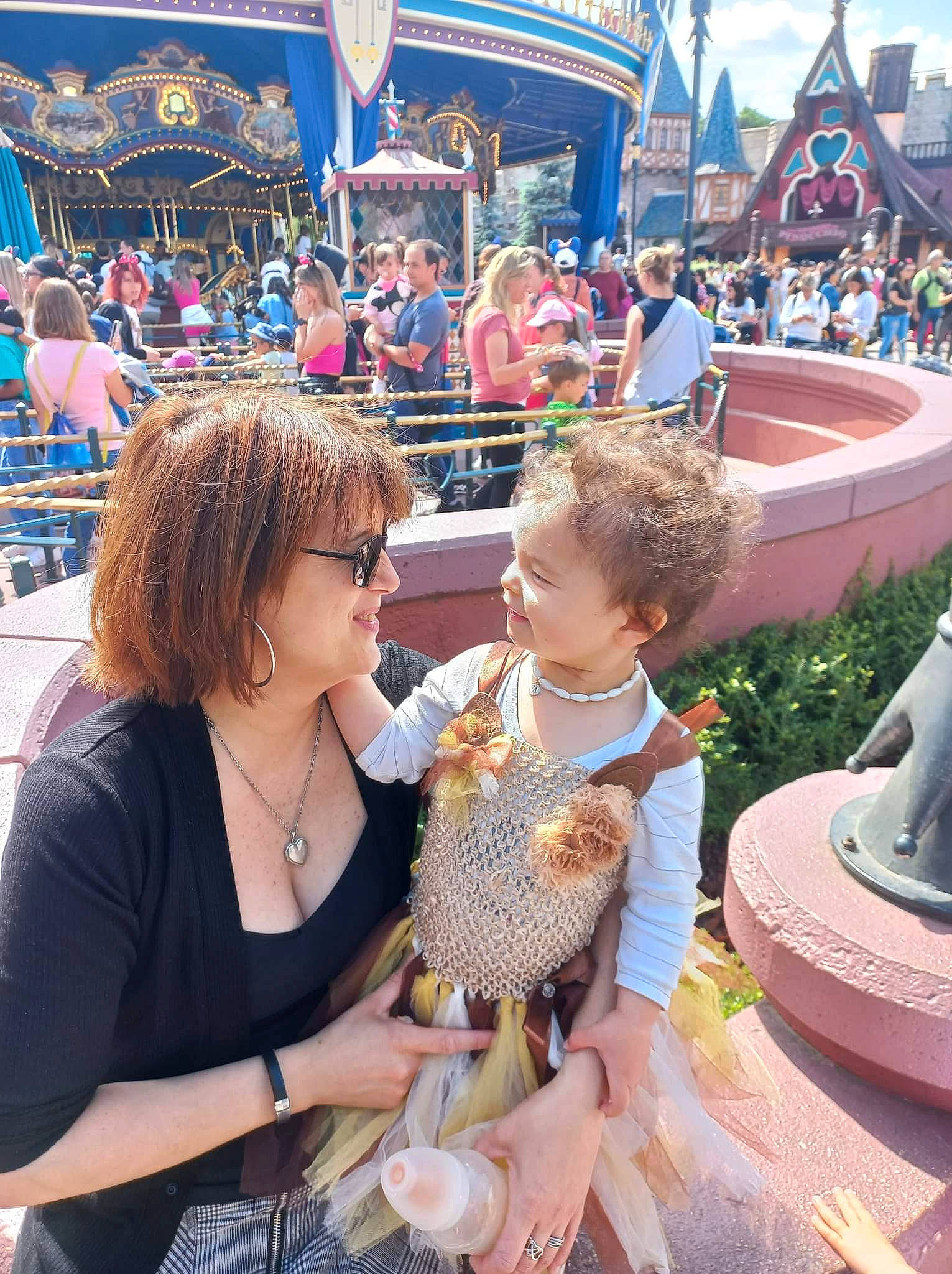 Lya participe au concours pour gagner de l'argent avec cette photo : amusement_ride, baby, community, daytime, event, eyewear, fun, happy, jewellery, joy, leisure, people, person, photograph, pole, product, public_space, recreation, snapshot, summer