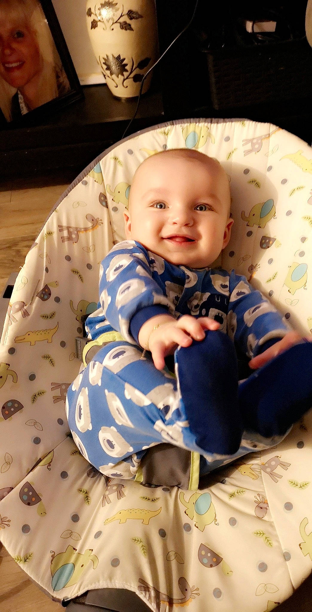 Loghann a rejoint le concours — aidez-le/la à gagner de superbes lots ! baby, cheek, child, joy, person, skin, toddler