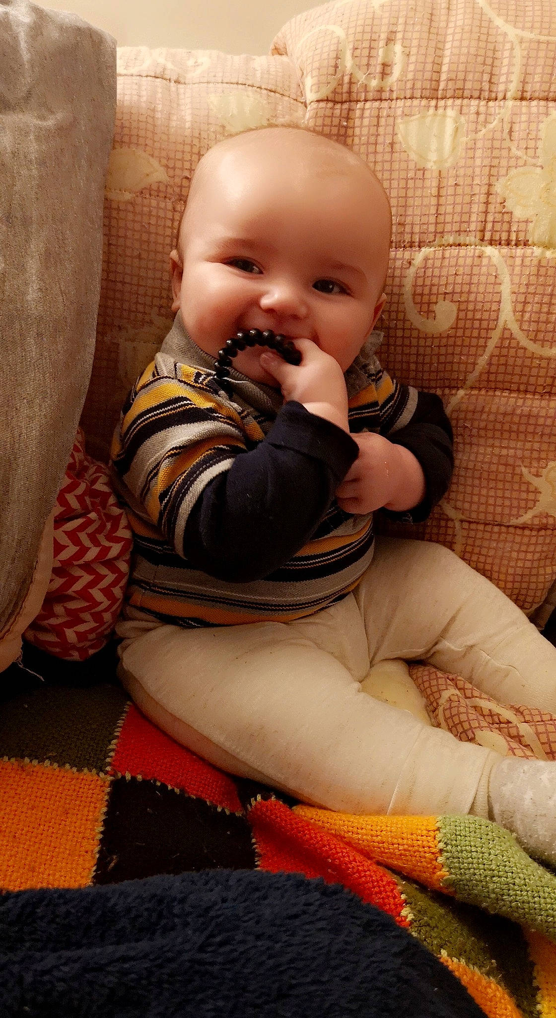 Naythan participe au concours pour gagner de l'argent avec cette photo : baby, baby_products, baby_toddler_clothing, carpet, child, comfort, foot, human, lap, living_room, person, sock, thumb, toddler