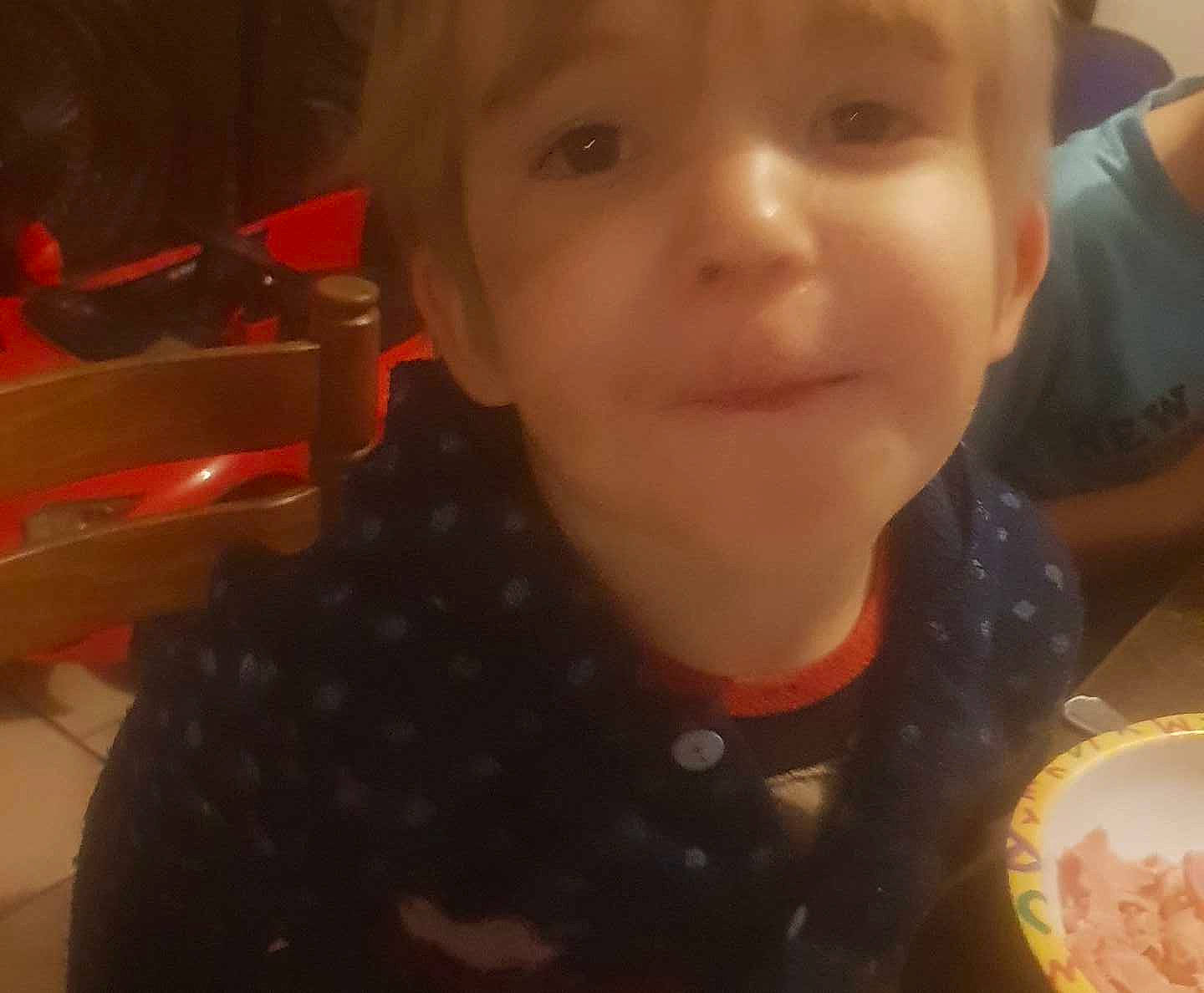 Lilyan participe au concours pour gagner de l'argent avec cette photo : cheek, child, chin, cloud, cool, ear, eyelash, finger, food, forehead, fun, happy, iris, jaw, lip, mouth, neck, nose, person, thumb