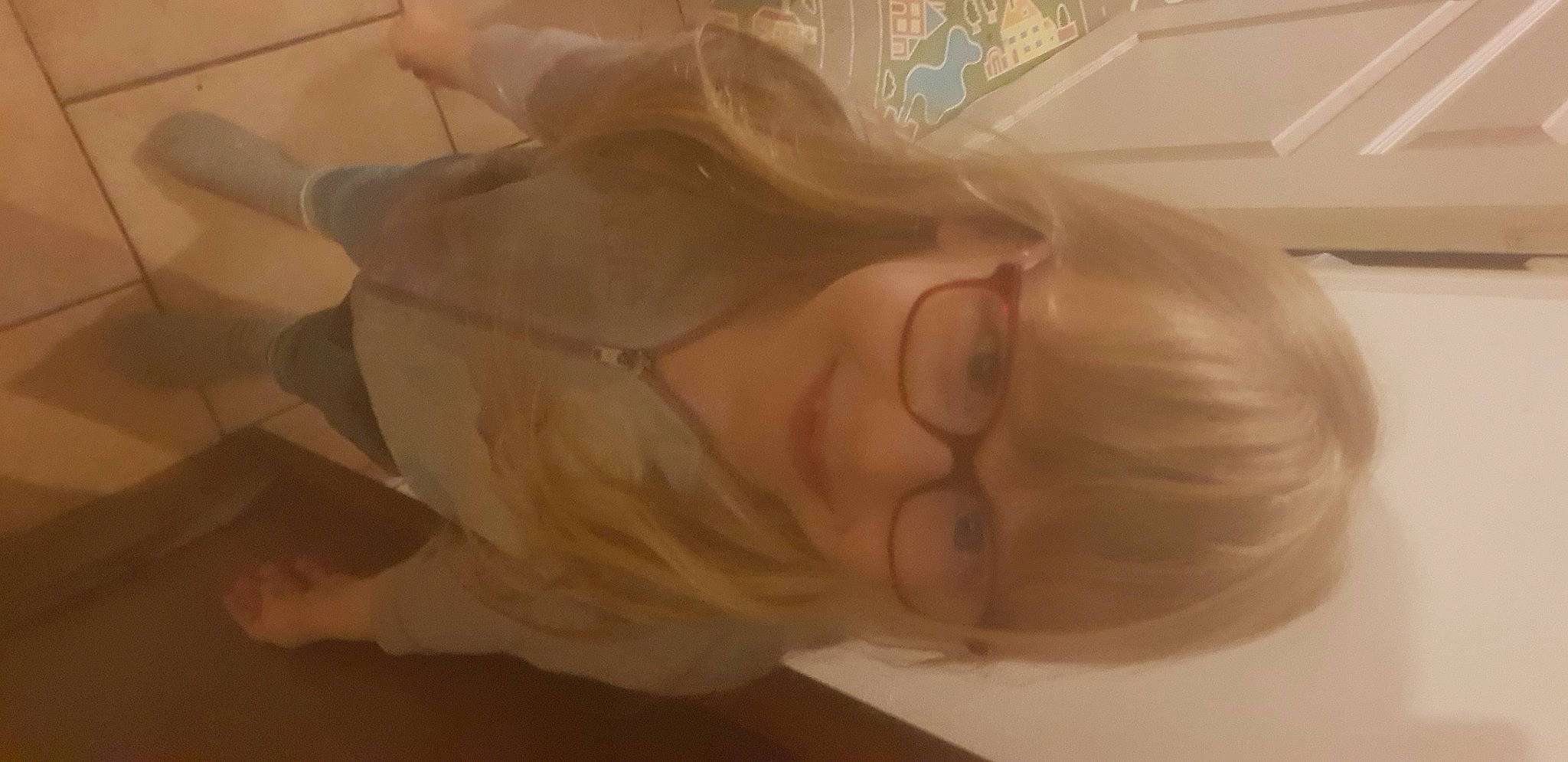 Shainess a rejoint le concours — aidez-le/la à gagner de superbes lots ! art, carving, classical_sculpture, eyelash, eyewear, gesture, glasses, jaw, joy, metal, neck, nose, paper, person, plaster, sculpture, statue, tints_and_shades, transparent_material, vision_care