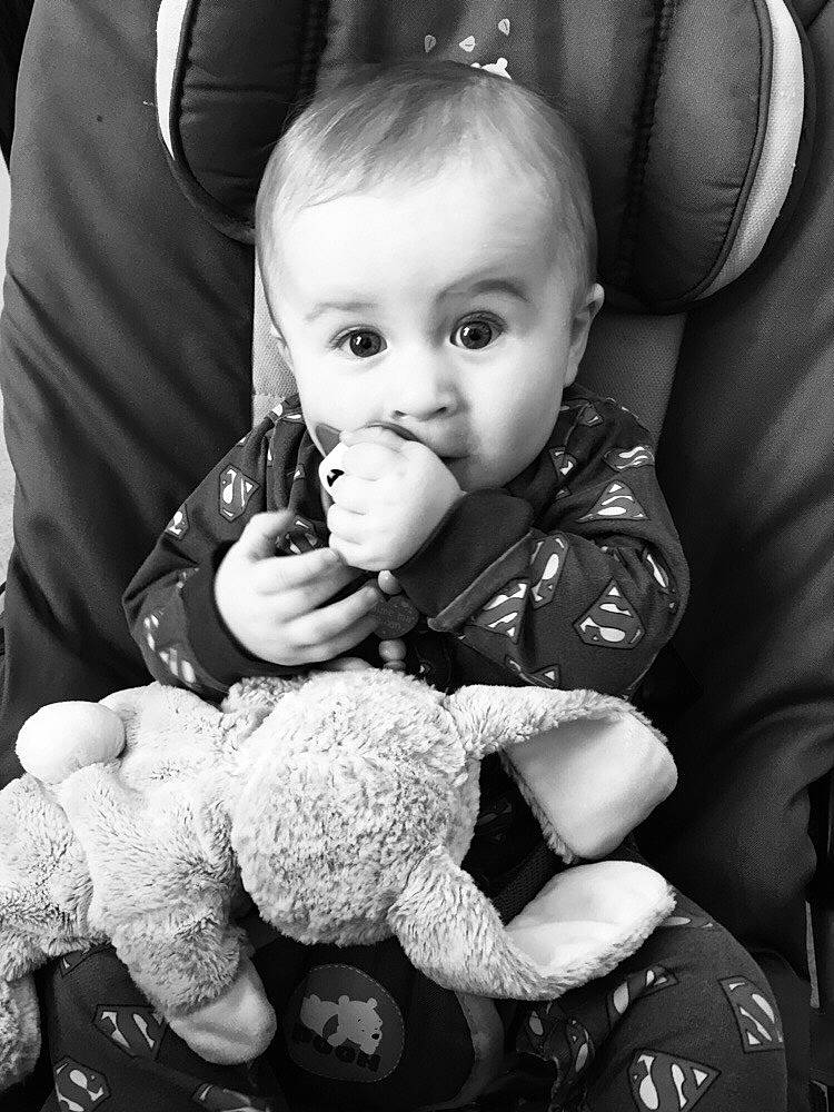 Diégo participe au concours pour gagner de l'argent avec cette photo : baby, black, black_and_white, cheek, child, hand, head, monochrome, monochrome_photography, people, person, photograph, photography, portrait_photography, sitting, smile, snapshot, stock_photography, teddy_bear, toddler