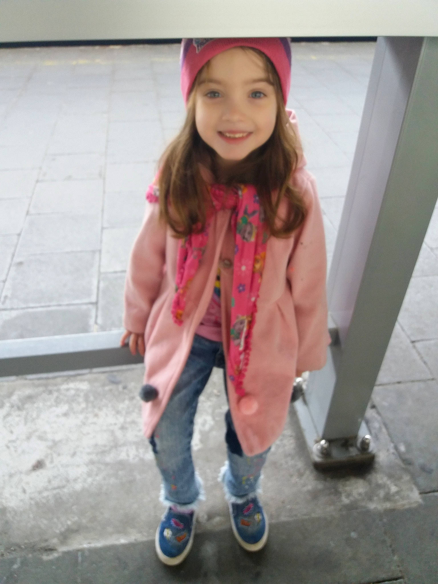 Oceane a rejoint le concours — aidez-le/la à gagner de superbes lots ! cap, child, child_model, cool, day, footwear, girl, headgear, jeans, joy, leggings, magenta, outerwear, person, pink, product, shoe, shoulder, snapshot, textile