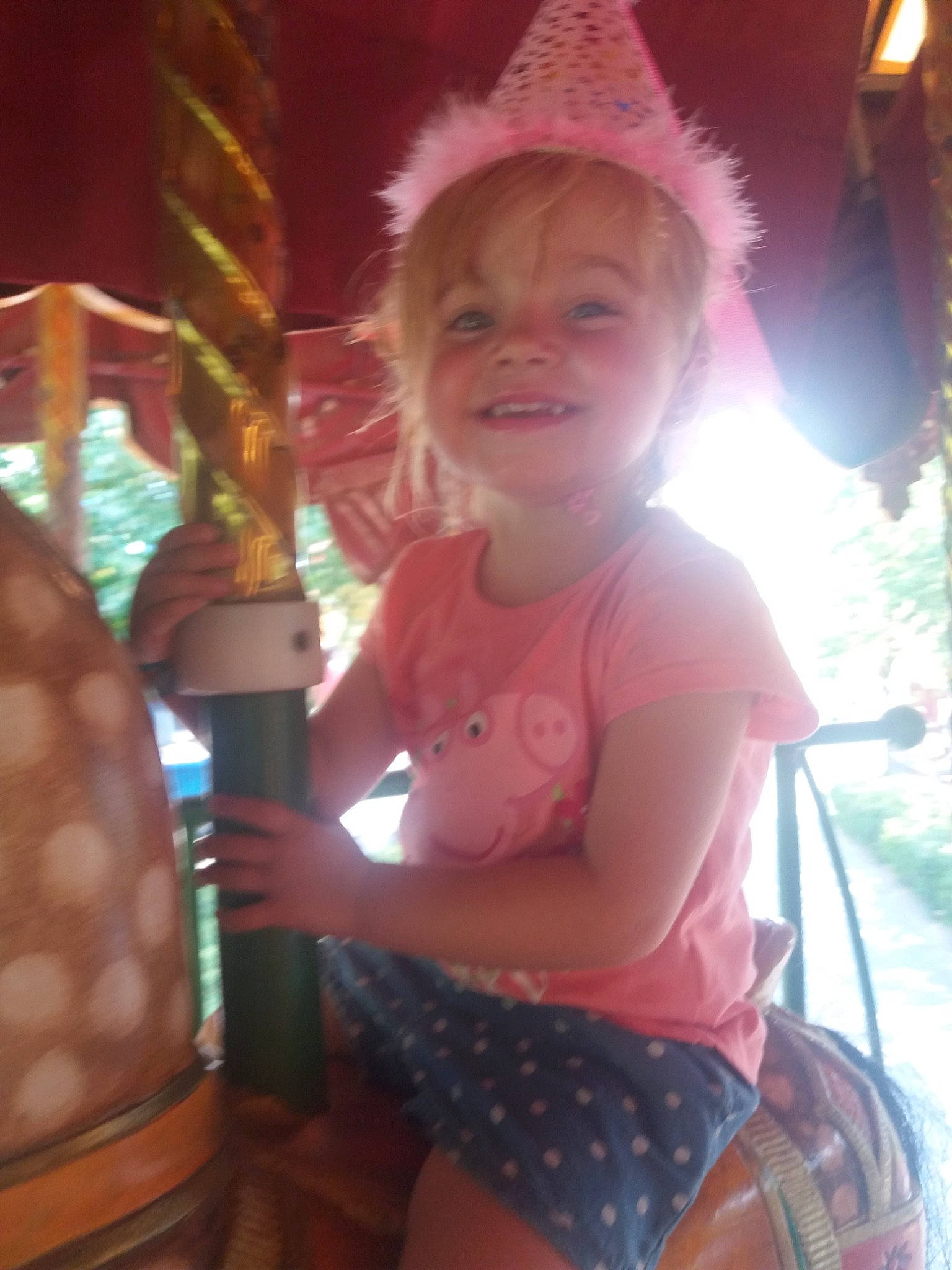 Sidney a rejoint le concours — aidez-le/la à gagner de superbes lots ! child, cool, day, fun, girl, hair, happiness, human_hair_color, iris, mouth, person, pink, skin, smile, toddler