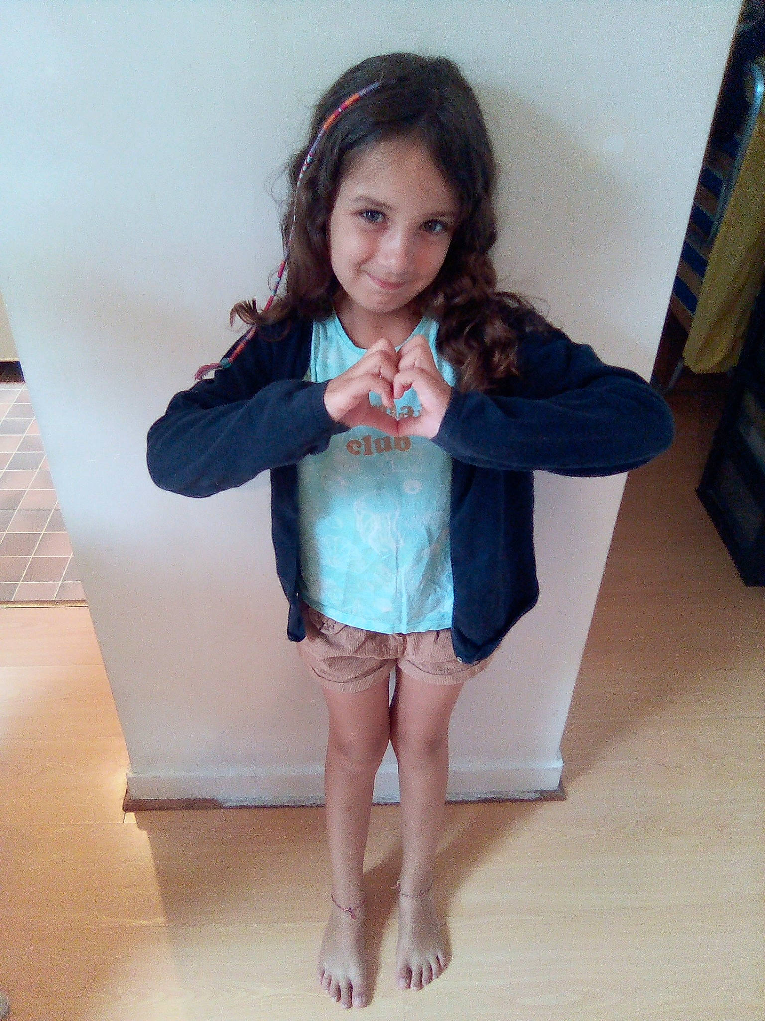 Naïssa participe au concours pour gagner de l'argent avec cette photo : beauty, child, eye, fashion, human_leg, joy, leg, long_hair, outerwear, person, sitting, skin, snapshot, thigh, toddler