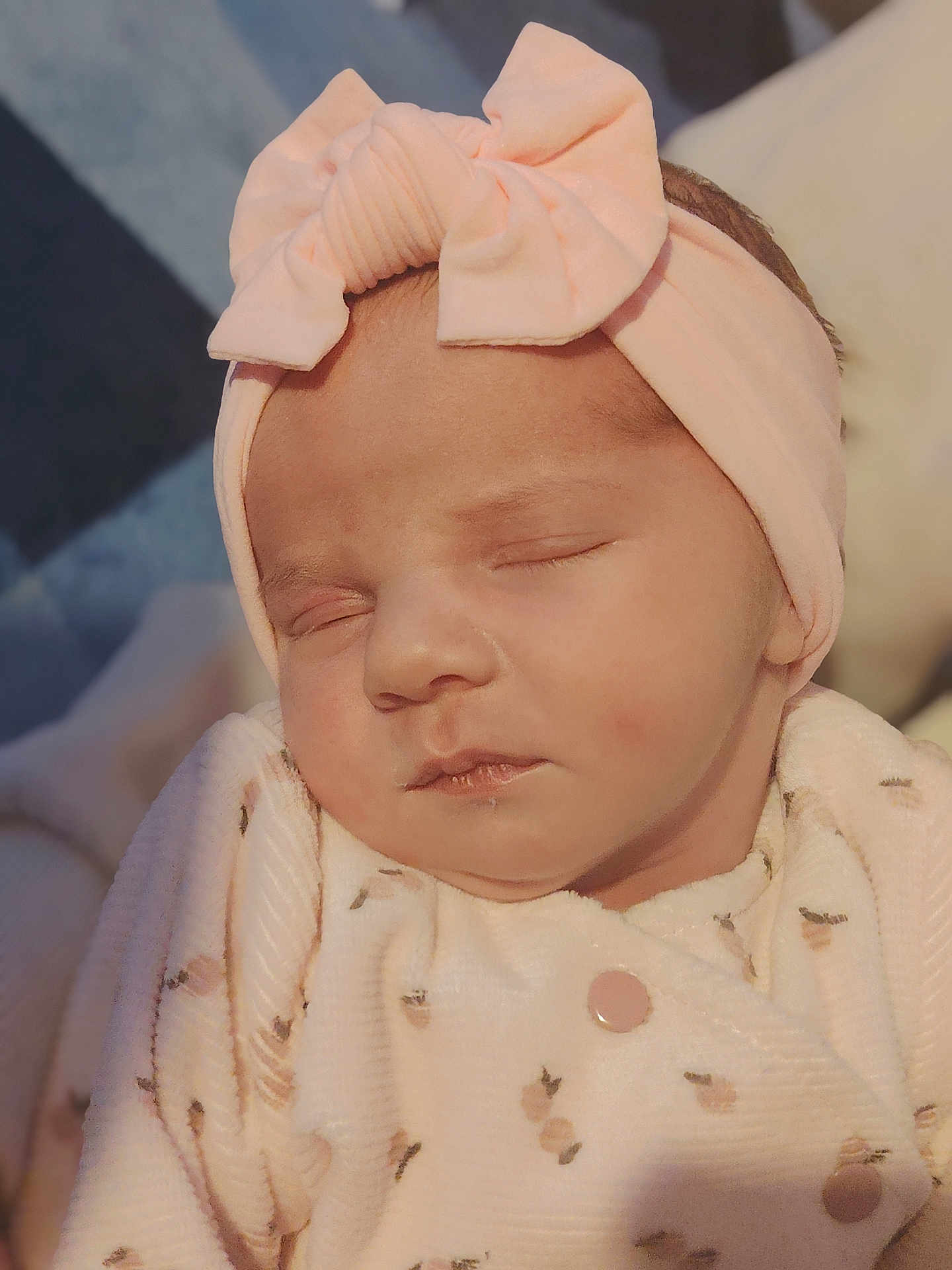 Zora participe au concours pour gagner de l'argent avec cette photo : baby, infant, newborn, sleeping, headband, bow, closeup, portrait, pink, onesie, blanket, swaddle, cheeks, eyelids, lips, soft_texture, cozy, peaceful, indoor, floral_pattern