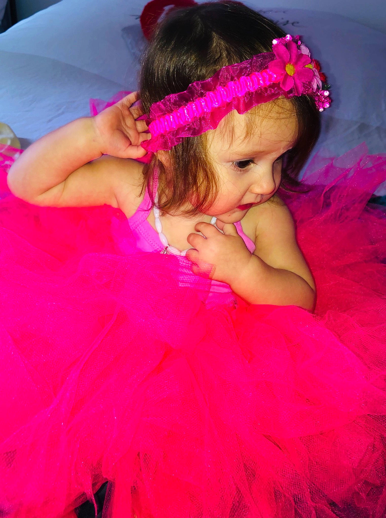 Mylana a rejoint le concours — aidez-le/la à gagner de superbes lots ! ballet_tutu, child, clothing, costume, dress, fashion_accessory, hair_accessory, headband, headgear, headpiece, magenta, person, pink, toddler
