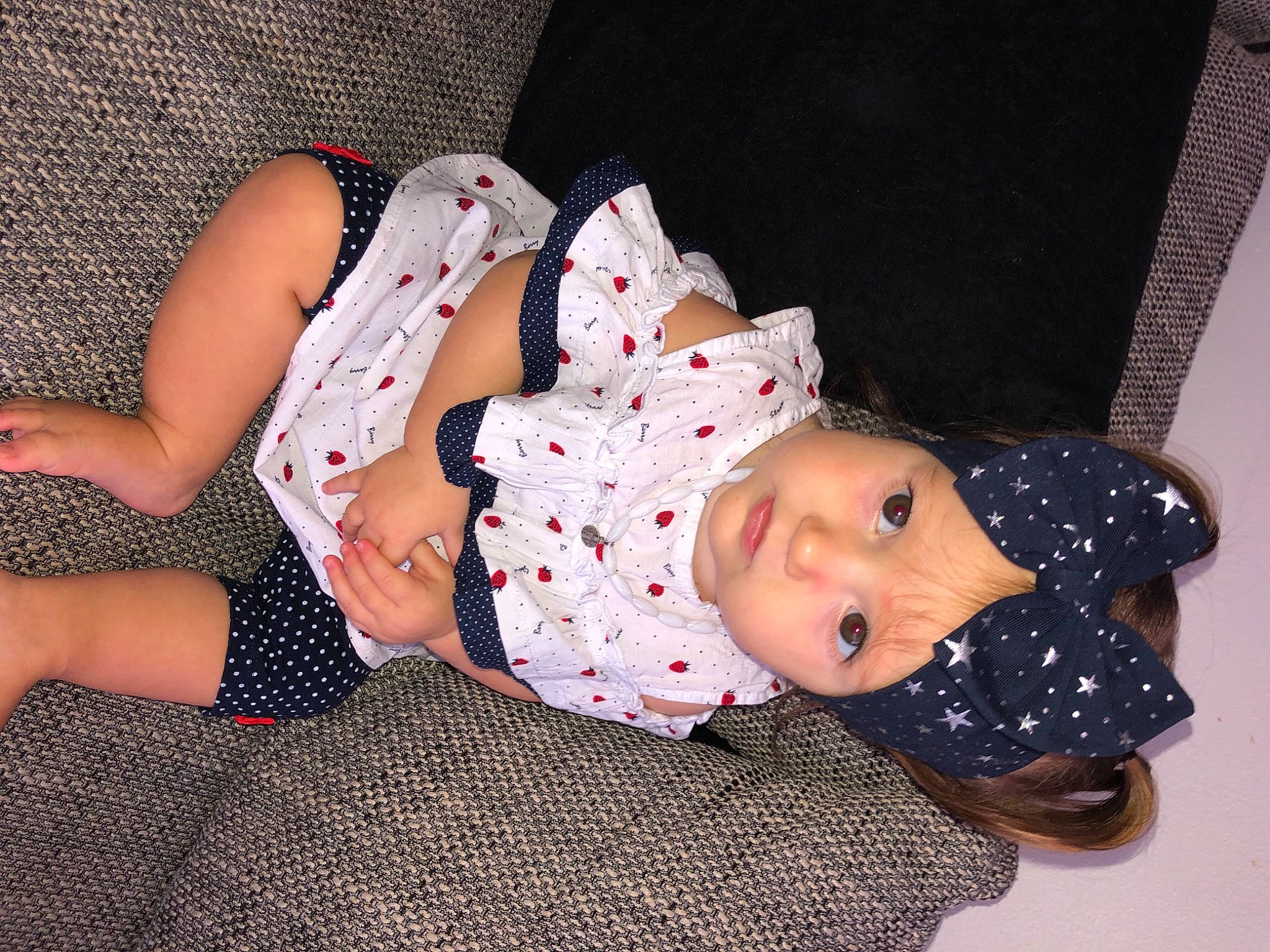 Mylana a rejoint le concours — aidez-le/la à gagner de superbes lots ! baby, baby_toddler_clothing, child, design, headwear, knee, leg, pattern, person, sitting, toddler