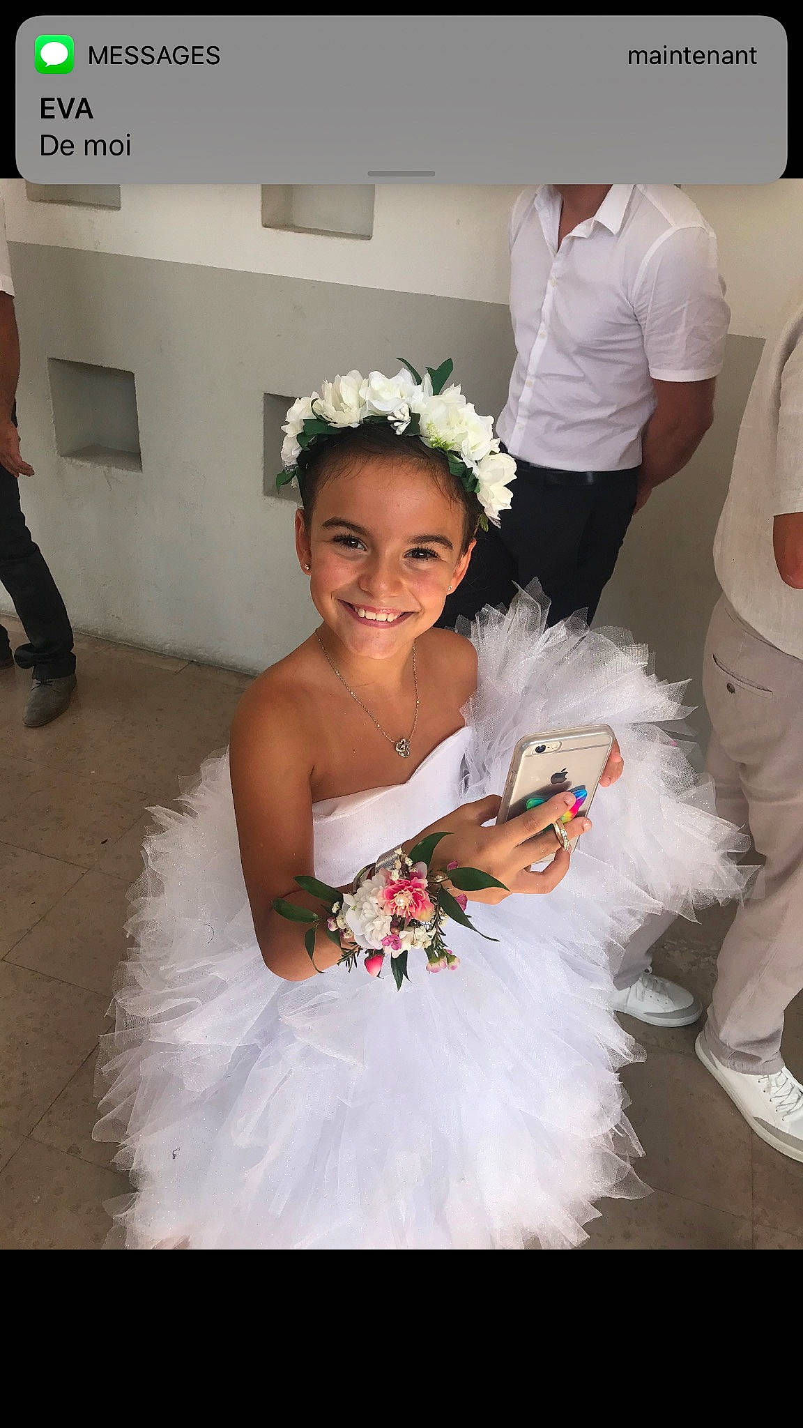 Lola a rejoint le concours — aidez-le/la à gagner de superbes lots ! bridal_accessory, bridal_clothing, bride, ceremony, child, clothing, dress, facial_expression, fun, gown, hair_accessory, hairstyle, happy, headpiece, joy, person, photograph, pink, skin, smile