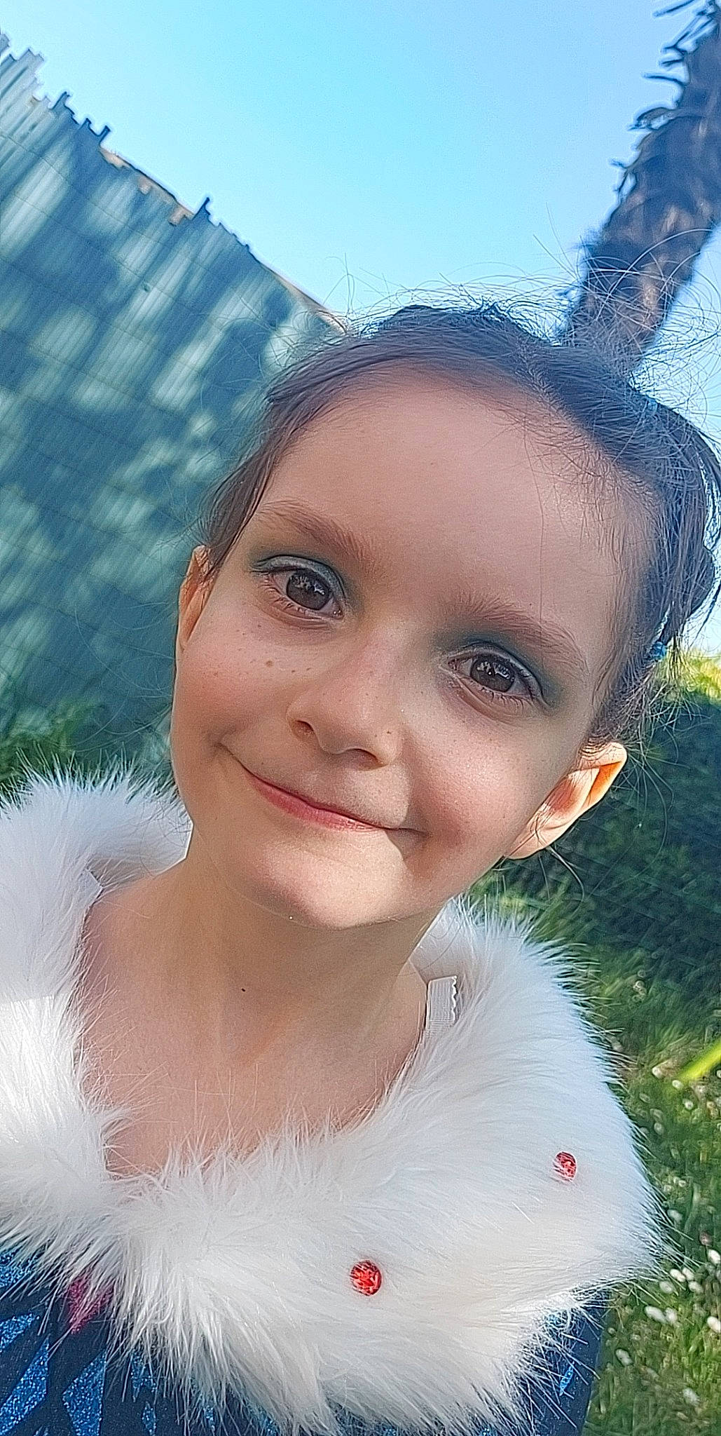 Jessica a rejoint le concours — aidez-le/la à gagner de superbes lots ! azure, black_hair, chin, cool, eye, eyebrow, eyelash, flash_photography, forehead, grass, happy, iris, jaw, joy, lip, nose, people_in_nature, person, skin, sky