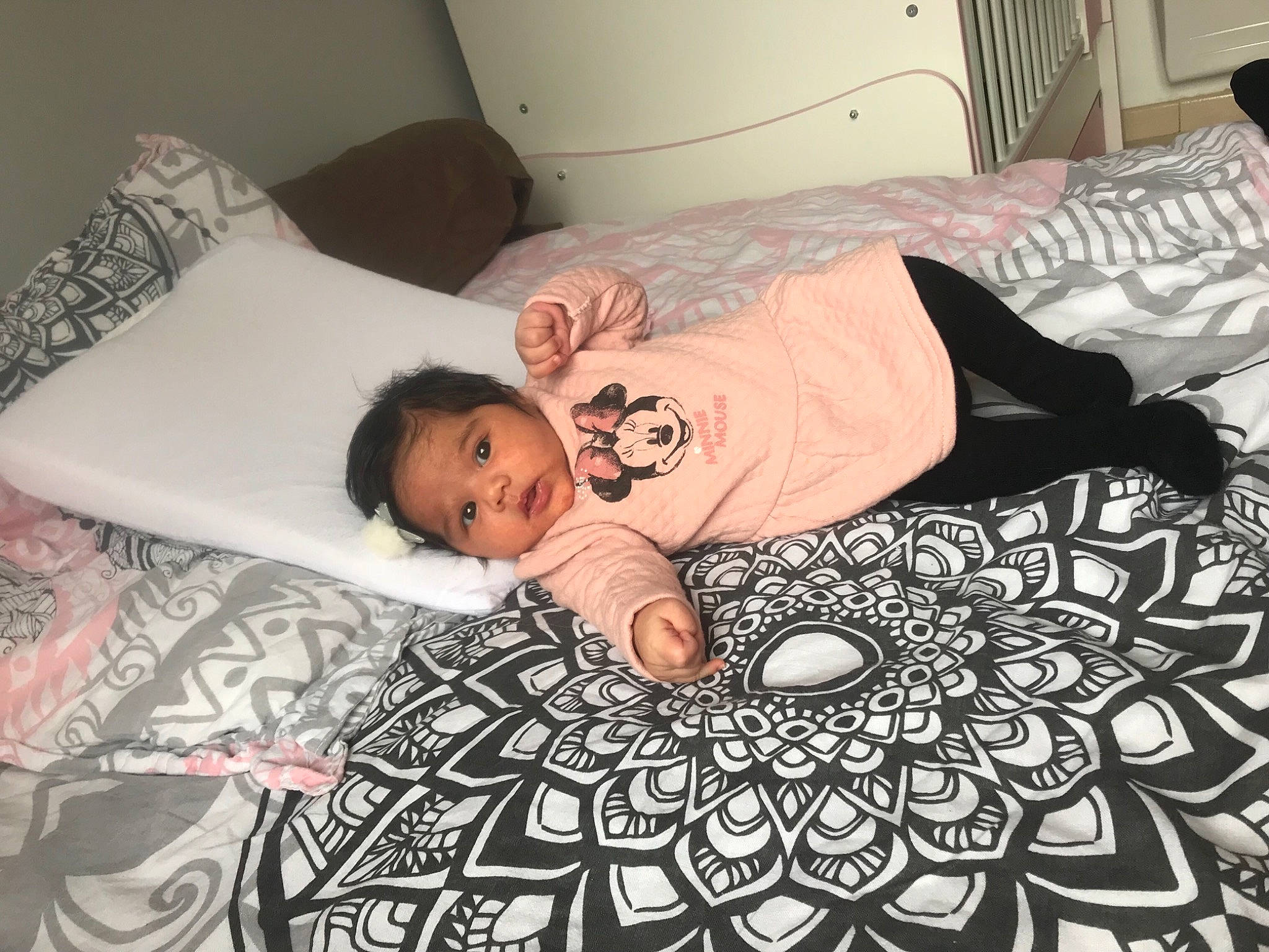 Elise a rejoint le concours — aidez-le/la à gagner de superbes lots ! bed, bed_sheet, bedding, child, design, furniture, girl, linens, pattern, person, product, textile