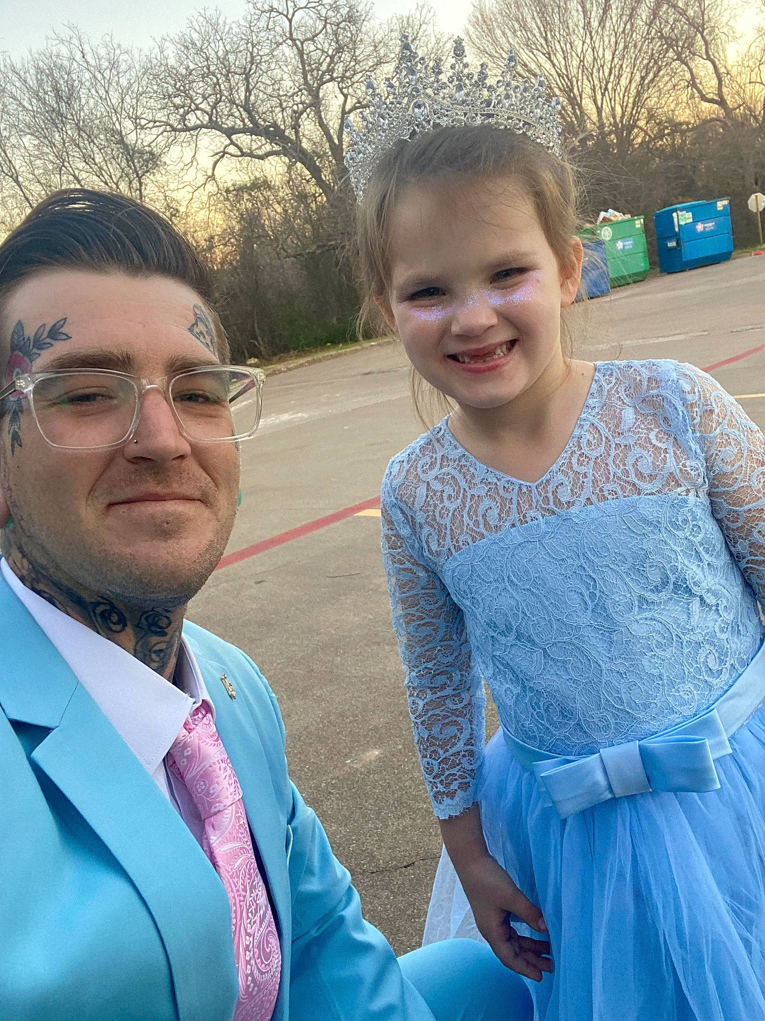 Hayzel is registered to the contest to win money with this photo: electric_blue, eye, face, facial_expression, fun, gesture, glasses, grass, hair, happy, head, iris, joy, mammal, organ, person, plant, skin, smile, standing