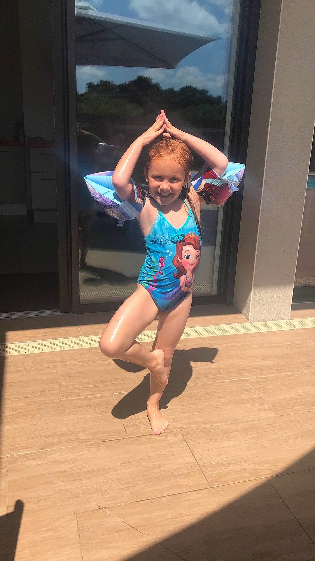 Willow participe au concours pour gagner de l'argent avec cette photo : acrobatics, barefoot, child, competition, dance, diving, fun, joy, leotard, performance, person, recreation, sportswear, vacation