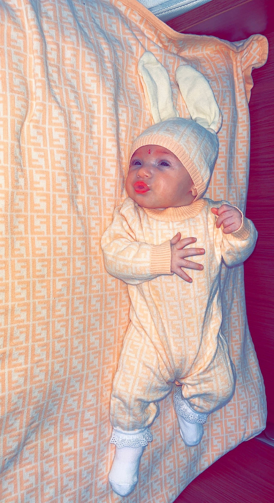 April a rejoint le concours — aidez-le/la à gagner de superbes lots ! art, baby, baby_products, baby_toddler_clothing, child, comfort, eye, head, headwear, human_body, illustration, linens, magenta, outerwear, peach, person, skin, sleeve, textile, toddler