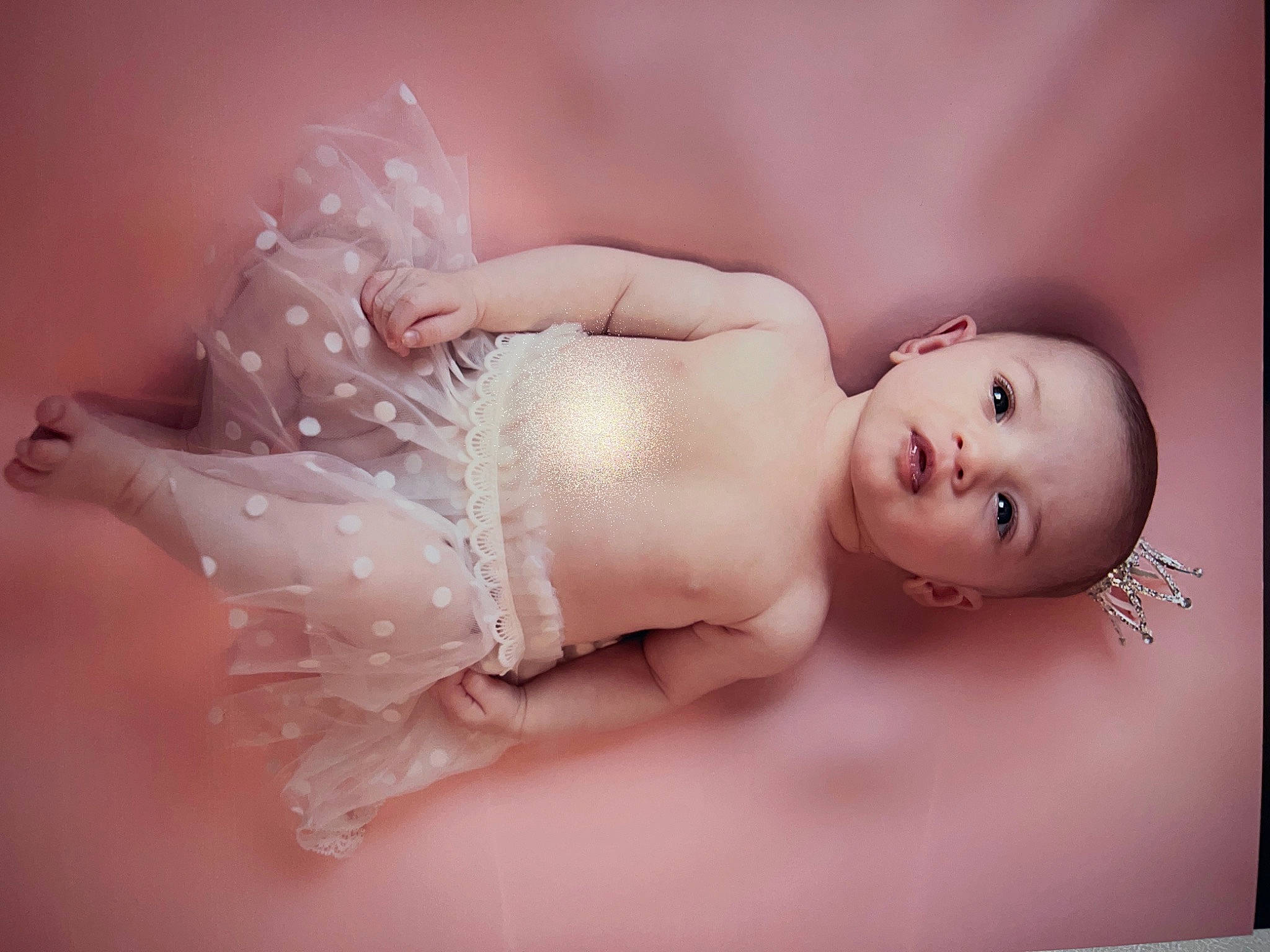 April a rejoint le concours — aidez-le/la à gagner de superbes lots ! abdomen, art, baby, baby_toddler_clothing, bridal_accessory, chest, child, embellishment, eyelash, fashion_accessory, flash_photography, flesh, hair_accessory, happy, headpiece, iris, jewellery, lip, person, skin