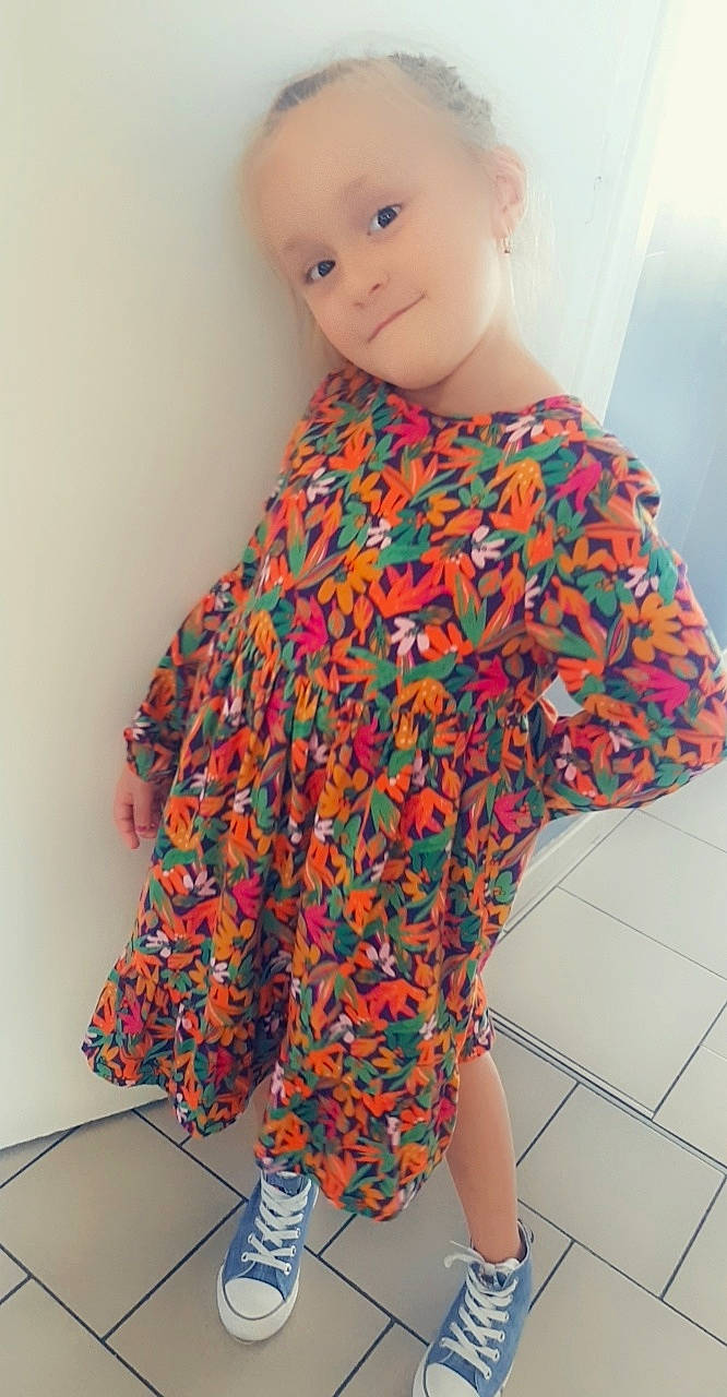 Elena participe au concours pour gagner de l'argent avec cette photo : blouse, child, clothing, costume, design, dress, joint, knitting, orange, outerwear, pattern, person, pink, plant, shoulder, sleeve, textile, toddler, top, wool