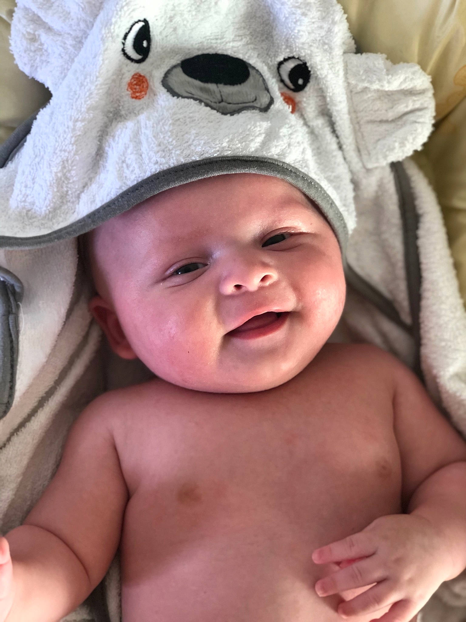 Telio participe au concours pour gagner de l'argent avec cette photo : baby, cap, child, headgear, headwear, person, smile, toddler