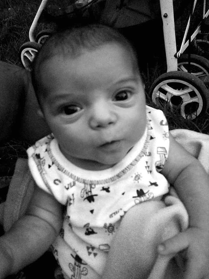 Gino a rejoint le concours — aidez-le/la à gagner de superbes lots ! baby, beauty, black, black_and_white, cheek, child, eye, face, facial_expression, forehead, head, lip, monochrome, nose, people, person, photograph, photography, skin, smile