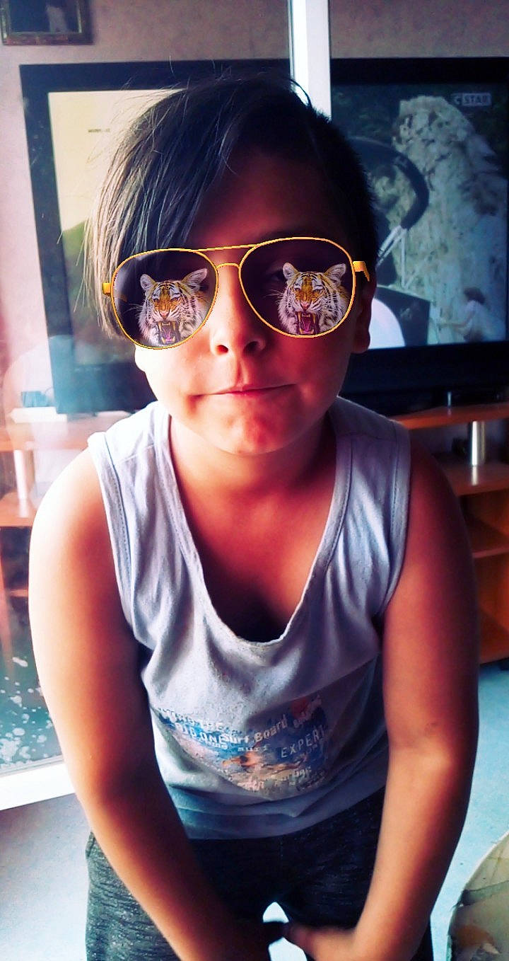 Samuel participe au concours pour gagner de l'argent avec cette photo : black_hair, child, chin, cool, eyewear, face, fun, glasses, goggles, lip, mouth, person, photography, smile, summer, sunglasses, vacation, vision_care