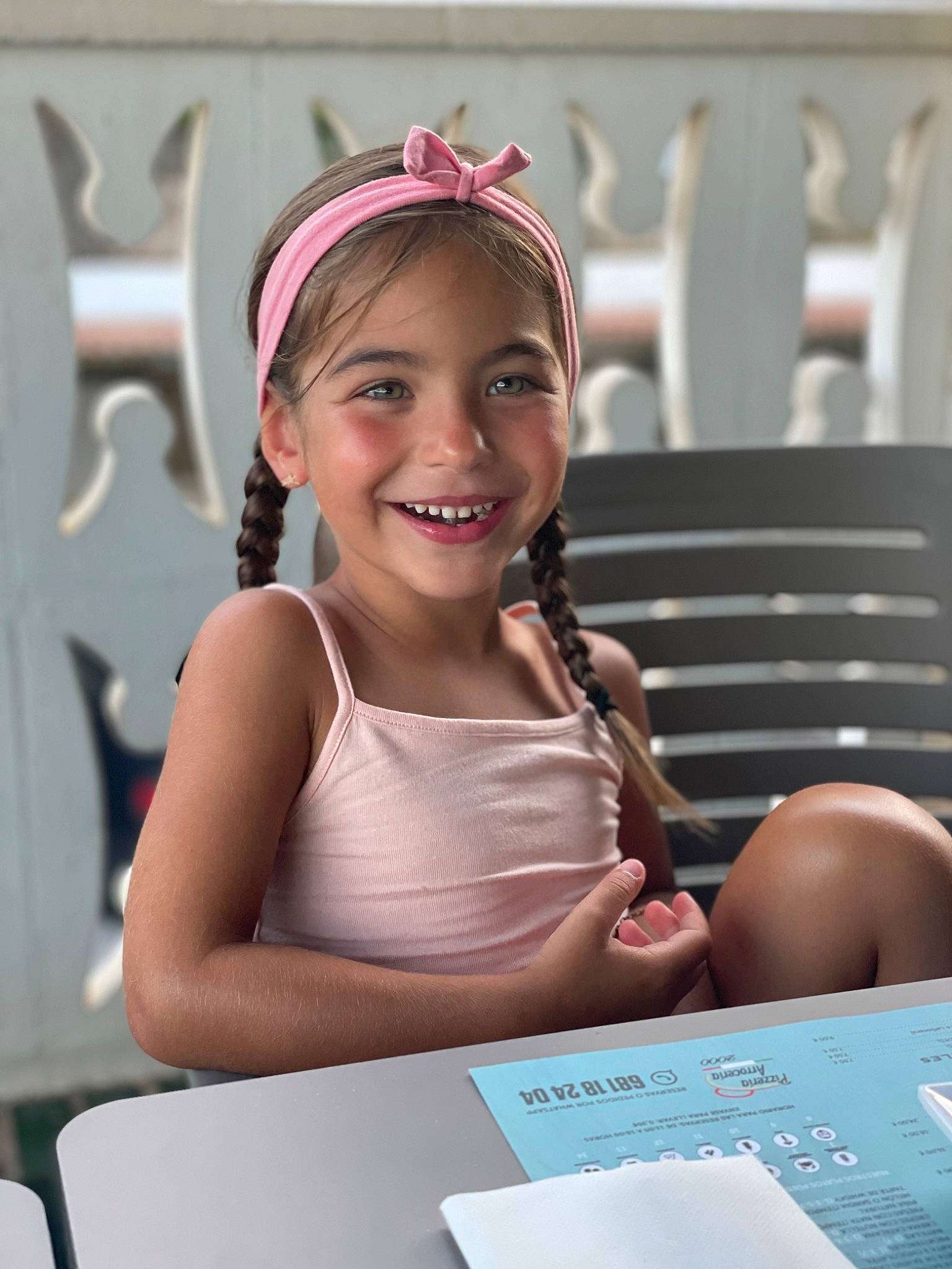 Safia participe au concours pour gagner de l'argent avec cette photo : beauty, child, event, eyewear, facial_expression, fashion, fun, happy, human, jewellery, joy, leisure, people, person, photograph, recreation, sitting, smile, snapshot, summer