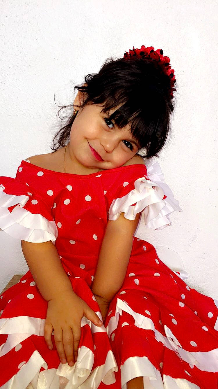 Wendy a rejoint le concours — aidez-le/la à gagner de superbes lots ! child, child_model, design, dress, joy, long_hair, pattern, person, photo_shoot, photography, polka_dot, red, toddler