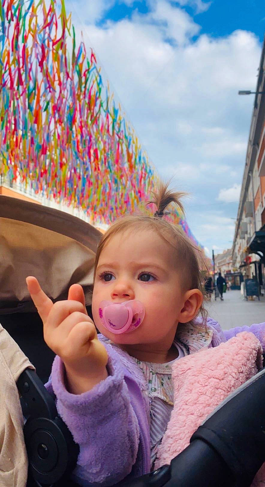 Lily a rejoint le concours — aidez-le/la à gagner de superbes lots ! baby, beauty, child, cloud, event, eyewear, fun, happy, leisure, lip, mammal, organ, person, pink, recreation, skin, sky, toddler, travel, tree