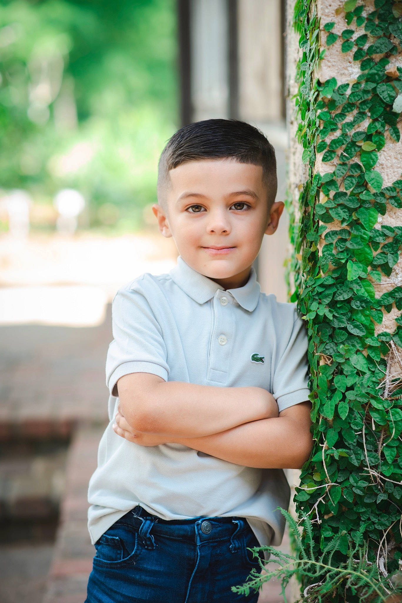 Santiago is registered to the contest to win money with this photo: beauty, blue, denim, eye, face, flash_photography, grass, happy, head, human, joy, leaf, people_in_nature, person, plant, shirt, sleeve, smile, standing, t_shirt