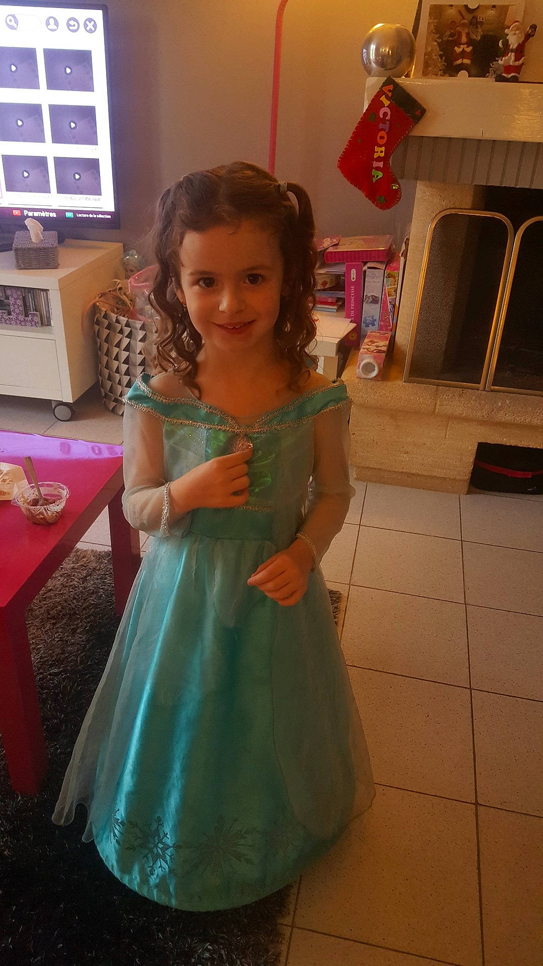 Anaïs participe au concours pour gagner de l'argent avec cette photo : child, clothing, costume, day, dress, flooring, fun, girl, hairstyle, joy, lady, person, shoulder, skin, smile, standing, textile, toddler