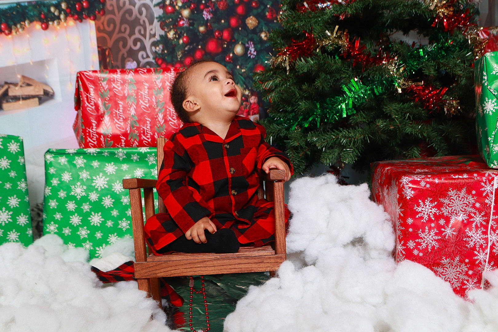 Jaceyon is registered to the contest to win money with this photo: beauty, christmas, christmas_decoration, christmas_eve, christmas_ornament, christmas_tree, decoration, event, facial_expression, fun, green, happy, holiday, mammal, ornament, person, plaid, snow, toddler, tree