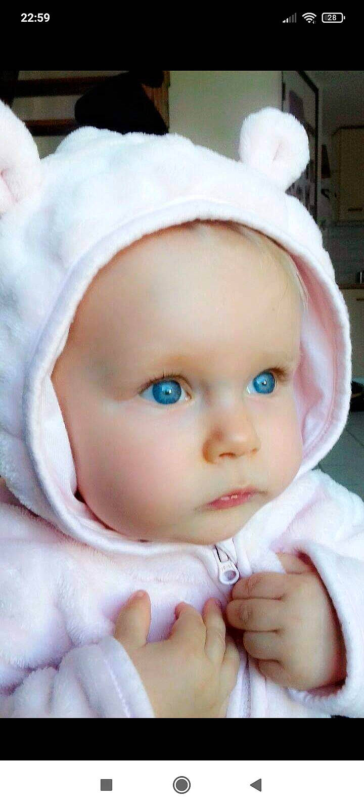 Sahonna participe au concours pour gagner de l'argent avec cette photo : baby, baby_toddler_clothing, cap, cheek, child, chin, eye, eyebrow, eyelash, face, finger, headwear, iris, lip, nose, outerwear, person, pink, product, skin