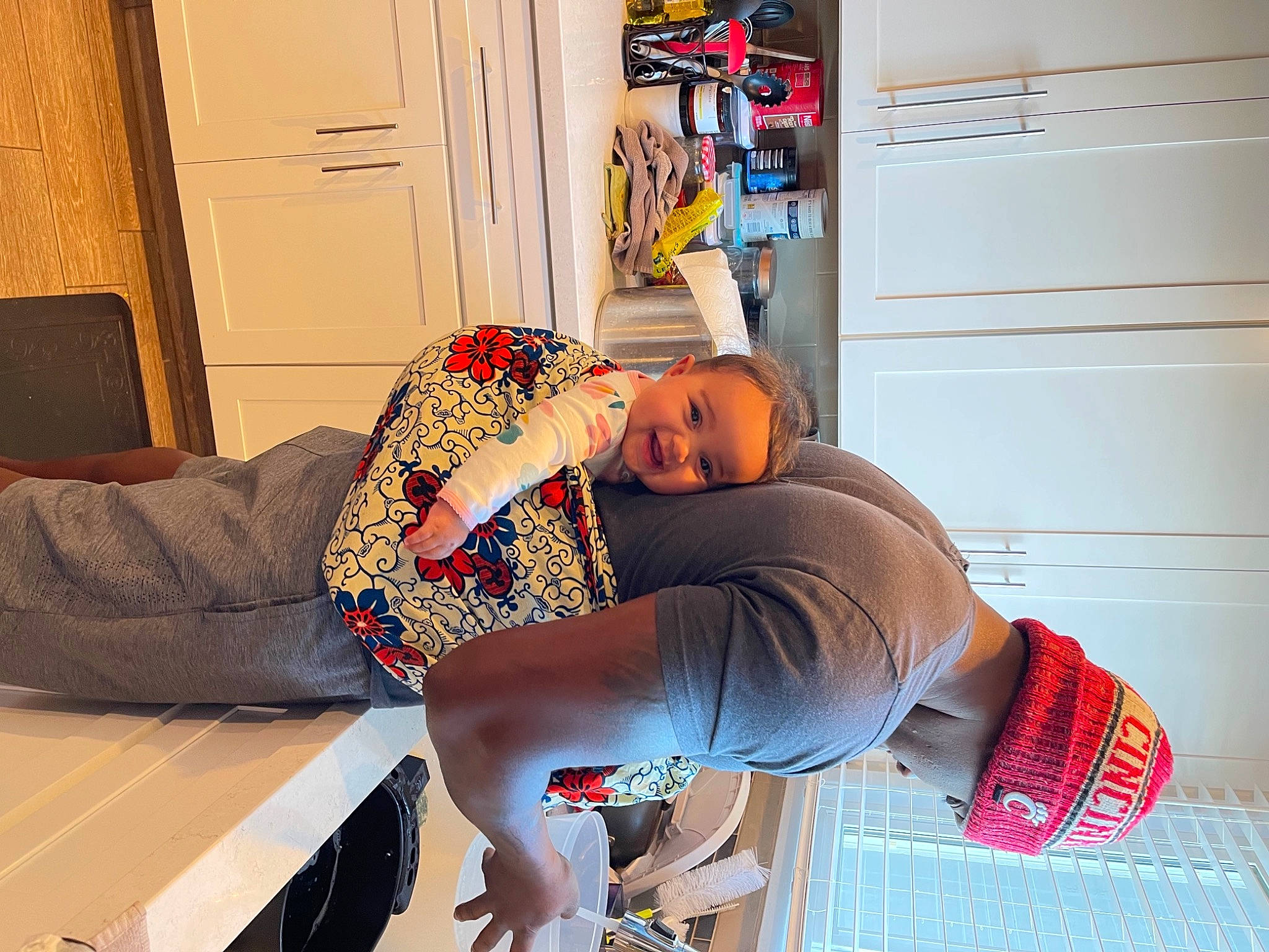 Joselynn is registered to the contest to win money with this photo: chest, comfort, door, elbow, eyewear, flooring, fun, glasses, human_leg, joint, joy, knee, leisure, person, picture_frame, sportswear, street_fashion, sunglasses, t_shirt, thigh