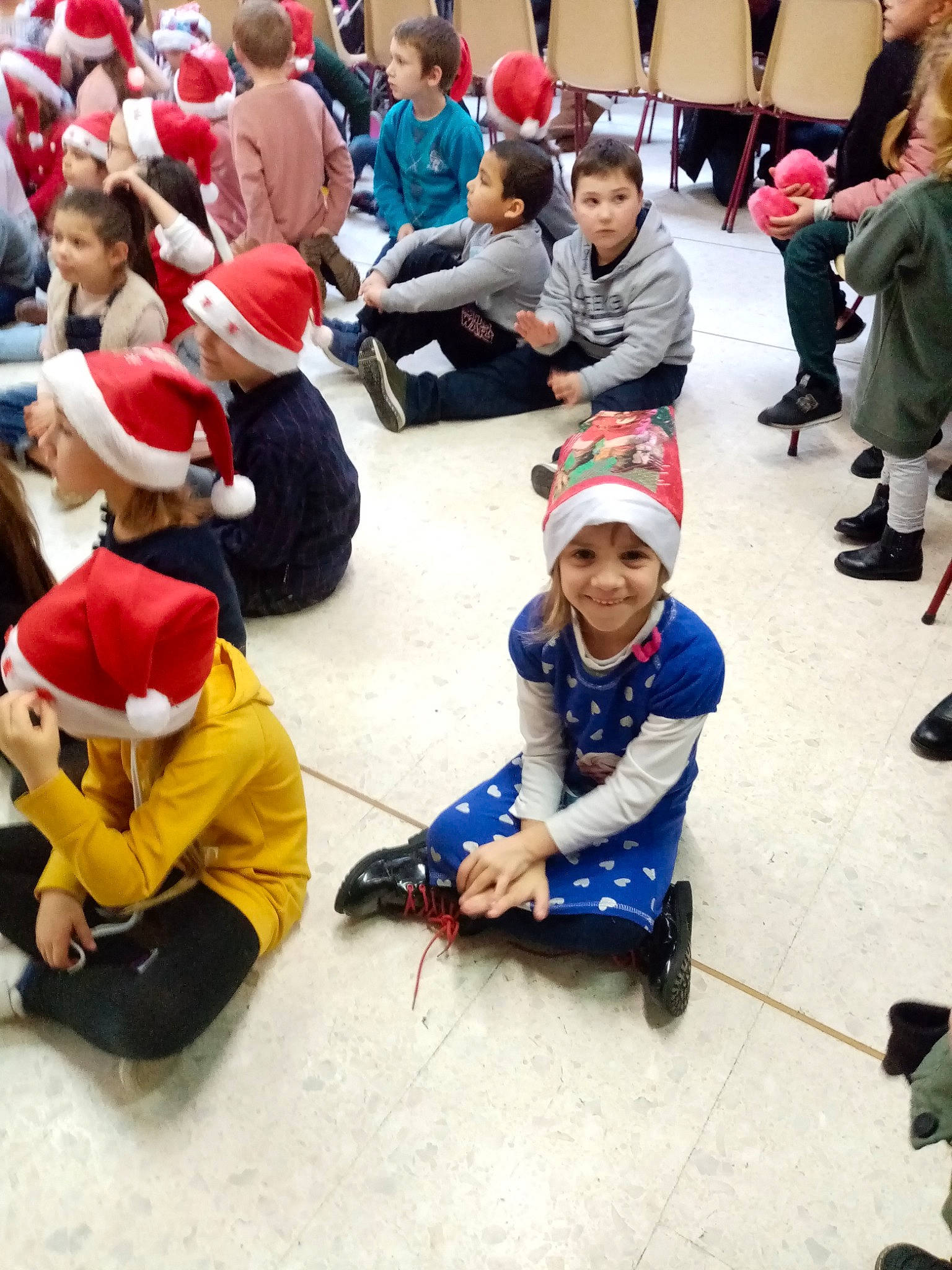 Maeva a rejoint le concours — aidez-le/la à gagner de superbes lots ! child, event, headwear, joy, person, sitting