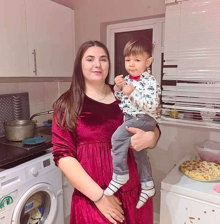 Andrei is registered to the contest to win money with this photo: cabinetry, clothes_dryer, cooking, cooktop, happy, home_appliance, homemaker, joy, kitchen, kitchen_appliance, kitchen_stove, leg, major_appliance, person, pink, room, sleeve, smile, t_shirt, thigh