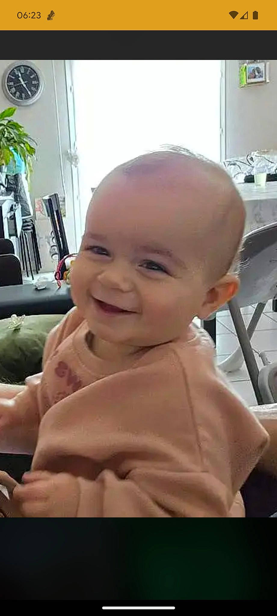 Jeanne a rejoint le concours — aidez-le/la à gagner de superbes lots ! baby, baby_toddler_clothing, cheek, child, chin, ear, flowerpot, gesture, hairstyle, happy, houseplant, human_body, joy, lip, mouth, nose, person, plant, skin, smile