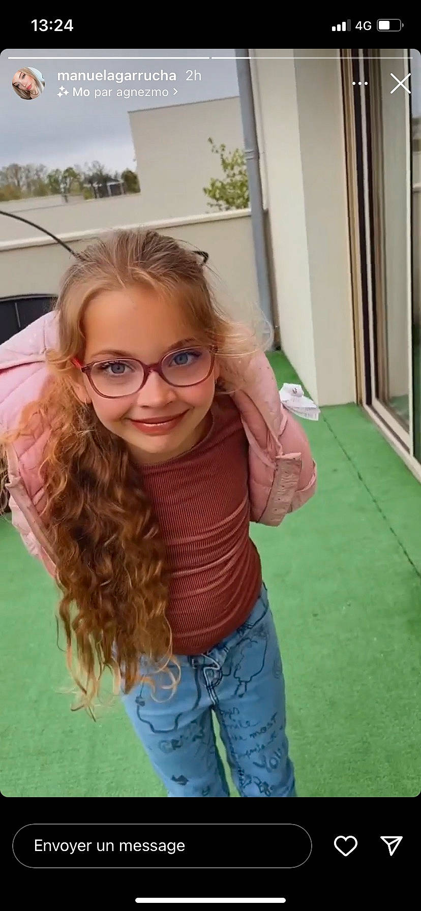 Leeloo a rejoint le concours — aidez-le/la à gagner de superbes lots ! chin, cool, eye, eyebrow, eyewear, flash_photography, glasses, happy, head, human_body, jeans, joy, lip, mouth, neck, people_in_nature, person, shoulder, skin, smile