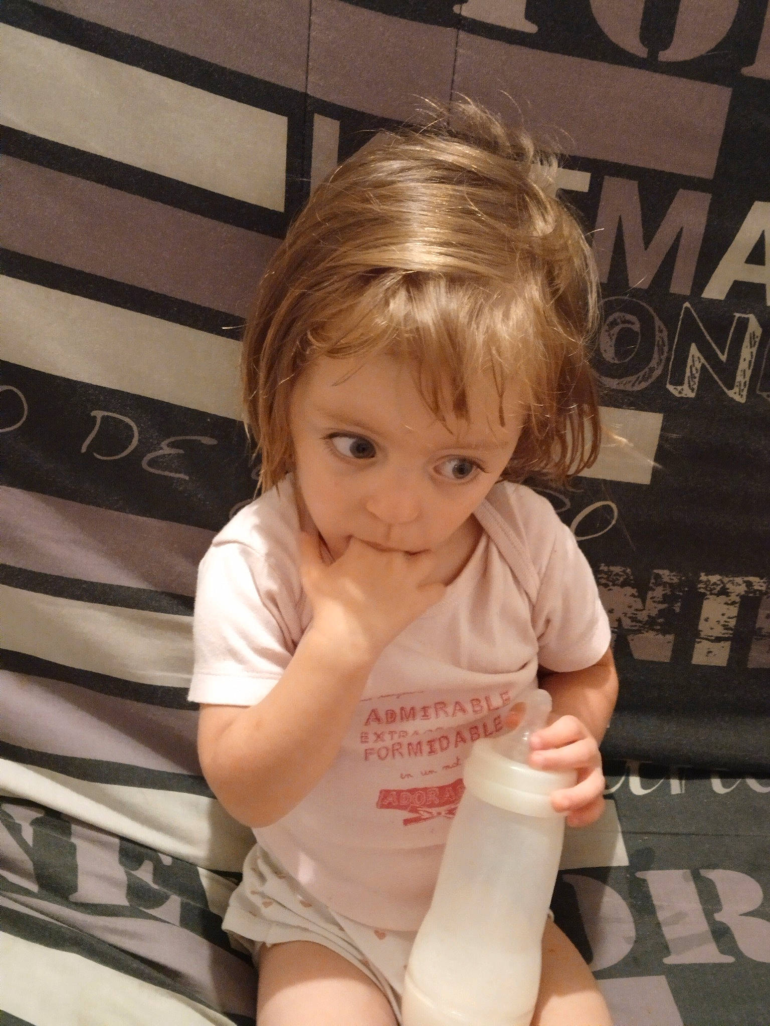 Athenais a rejoint le concours — aidez-le/la à gagner de superbes lots ! baby, baby_bottle, baby_toddler_clothing, blond, bottle, cheek, child, drinkware, eyelash, fun, hairstyle, happy, human_leg, nail, person, plastic_bottle, sitting, skin, thigh, thumb